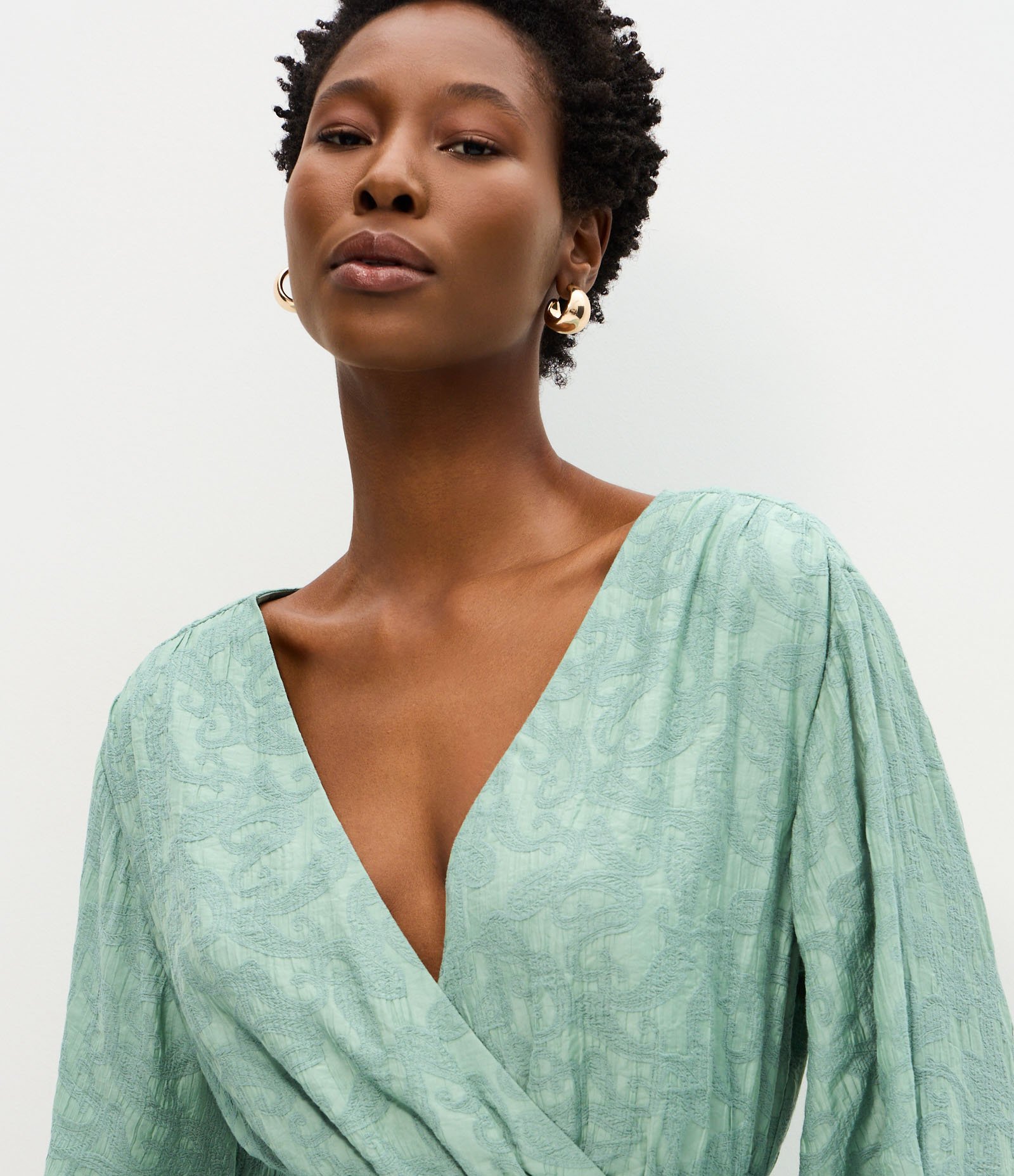 Vestido Longo Transpassado com Mangas Amplas e Cintura Marcada Verde 3