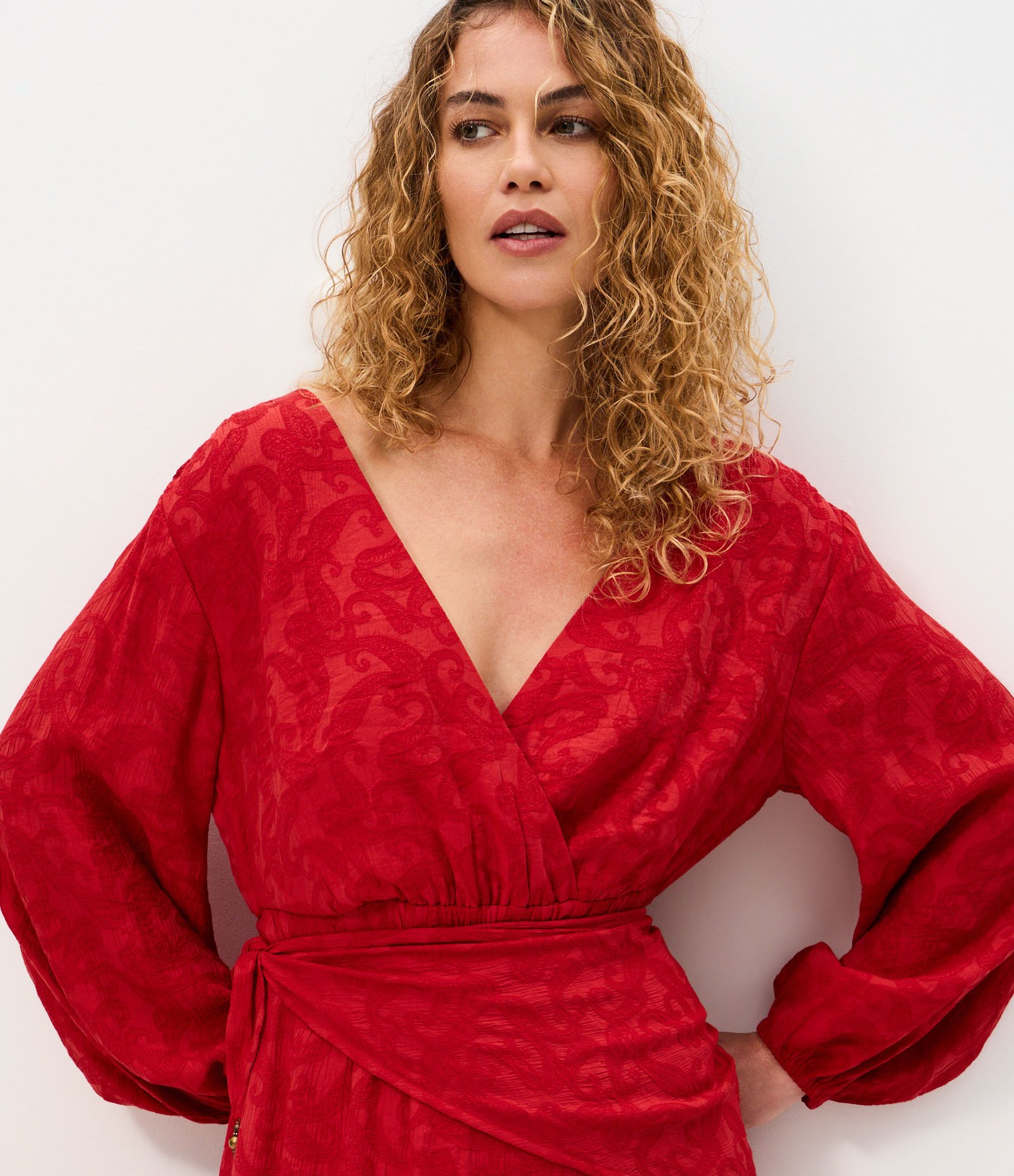 Vestido Longo Transpassado com Mangas Amplas e Cintura Marcada Vermelho 3