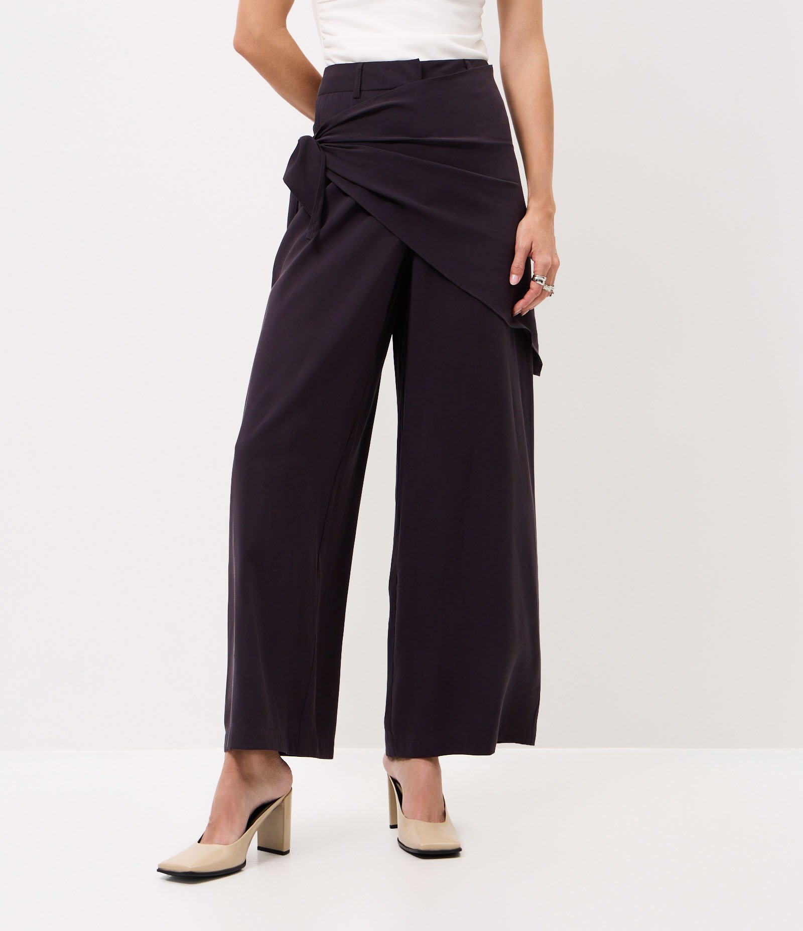 Calça Wide Leg com Lenço na Cintura Marrom 3