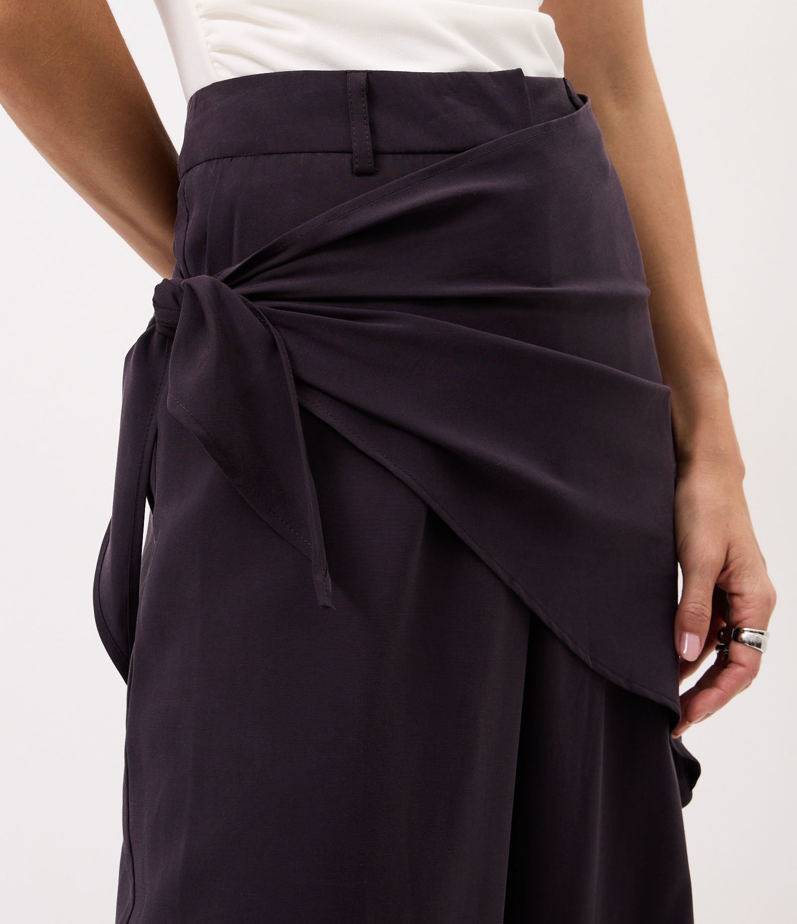 Calça Wide Leg com Lenço na Cintura Marrom 4