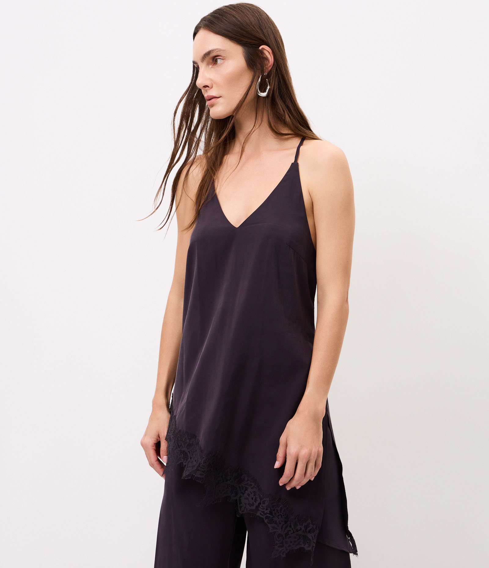 Blusa Assimétrica com Renda e Fenda Lateral Marrom 1