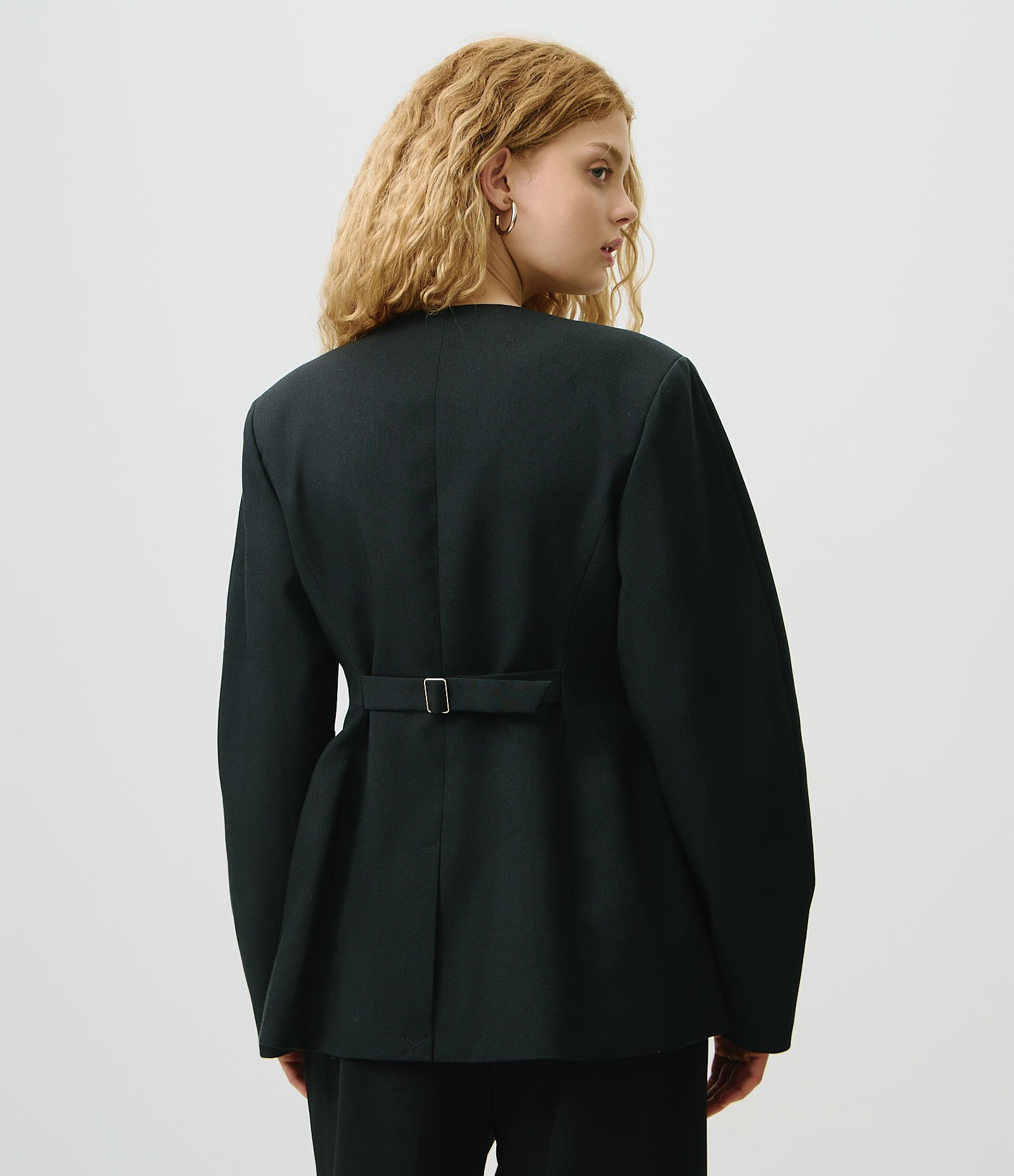 Blazer Acinturado em Alfaiataria com Bolsos Frontais Preto 6