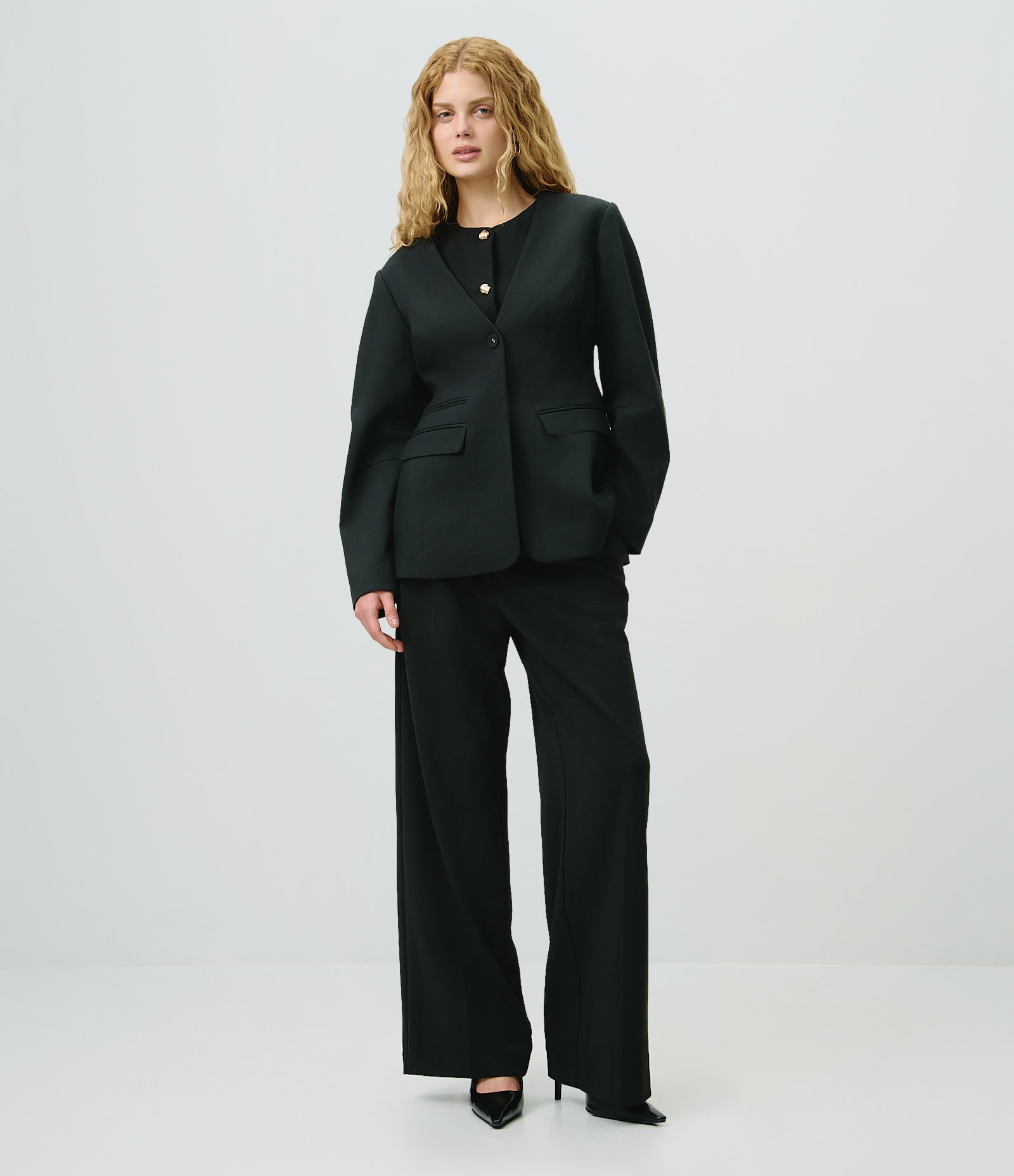 Blazer Acinturado em Alfaiataria com Bolsos Frontais Preto 7