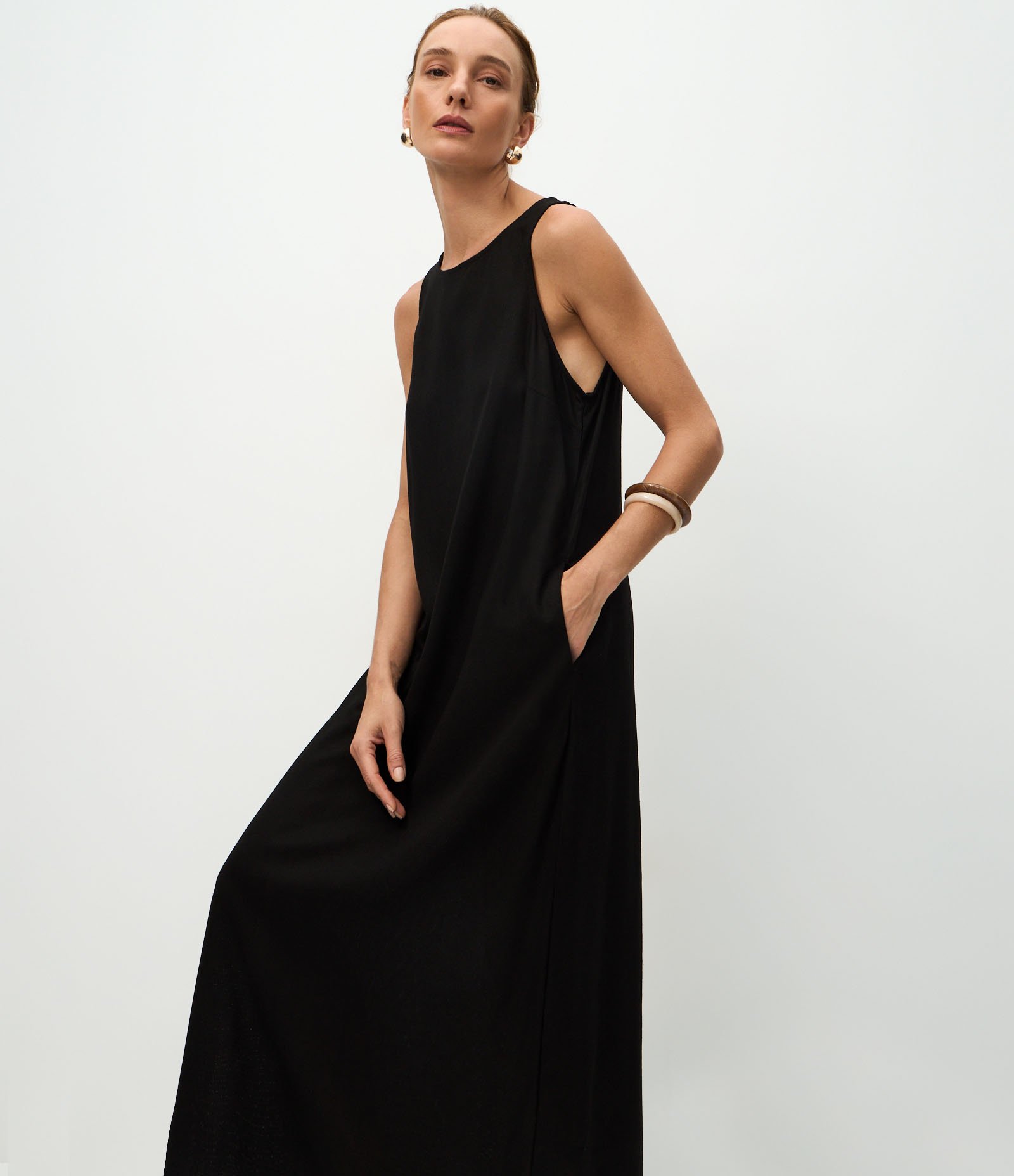 Vestido Longo em Viscolinho com Bolsos Preto 2