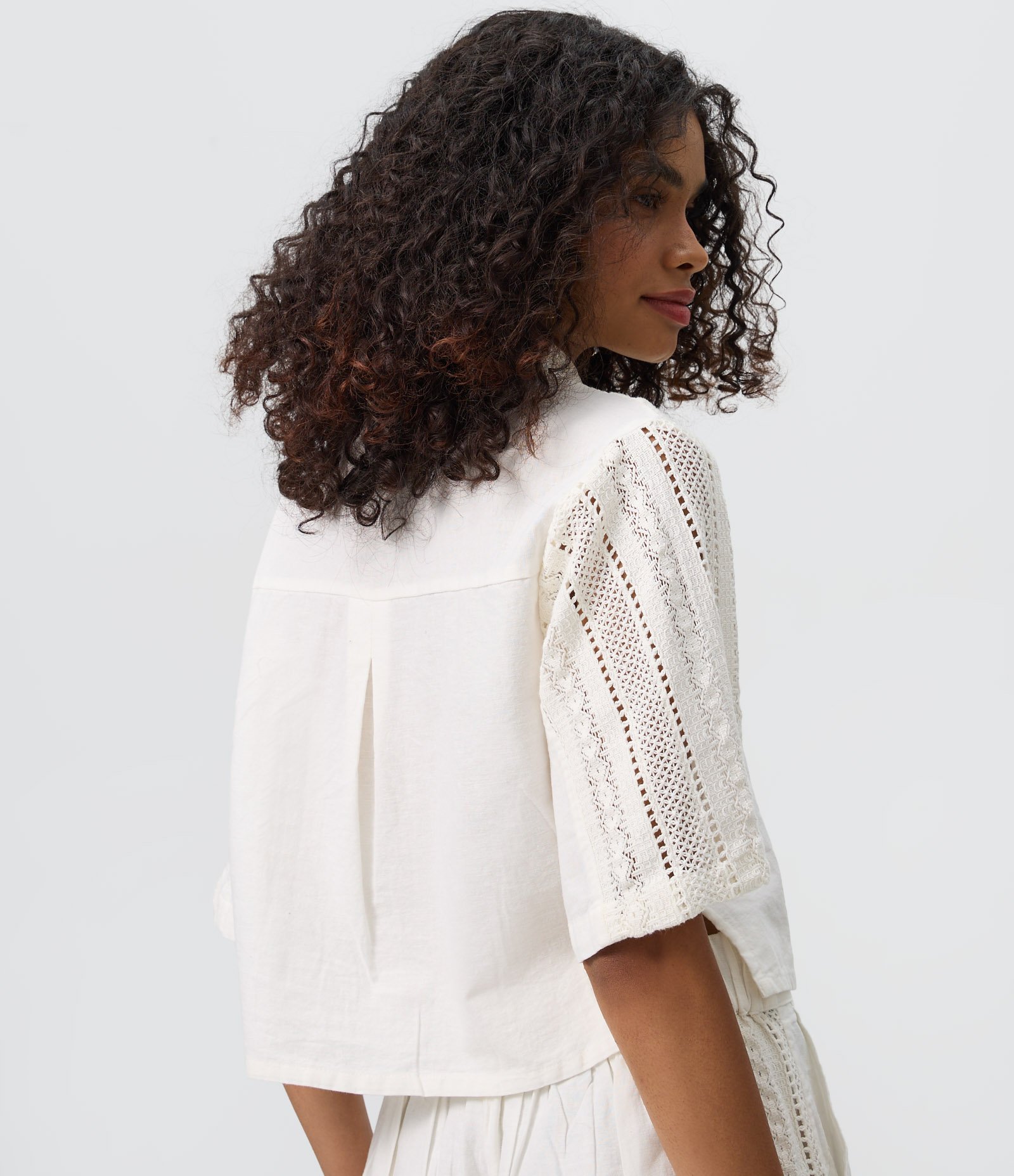 Camisa em Tricoline com Renda e Bordado Vazado Branco 4