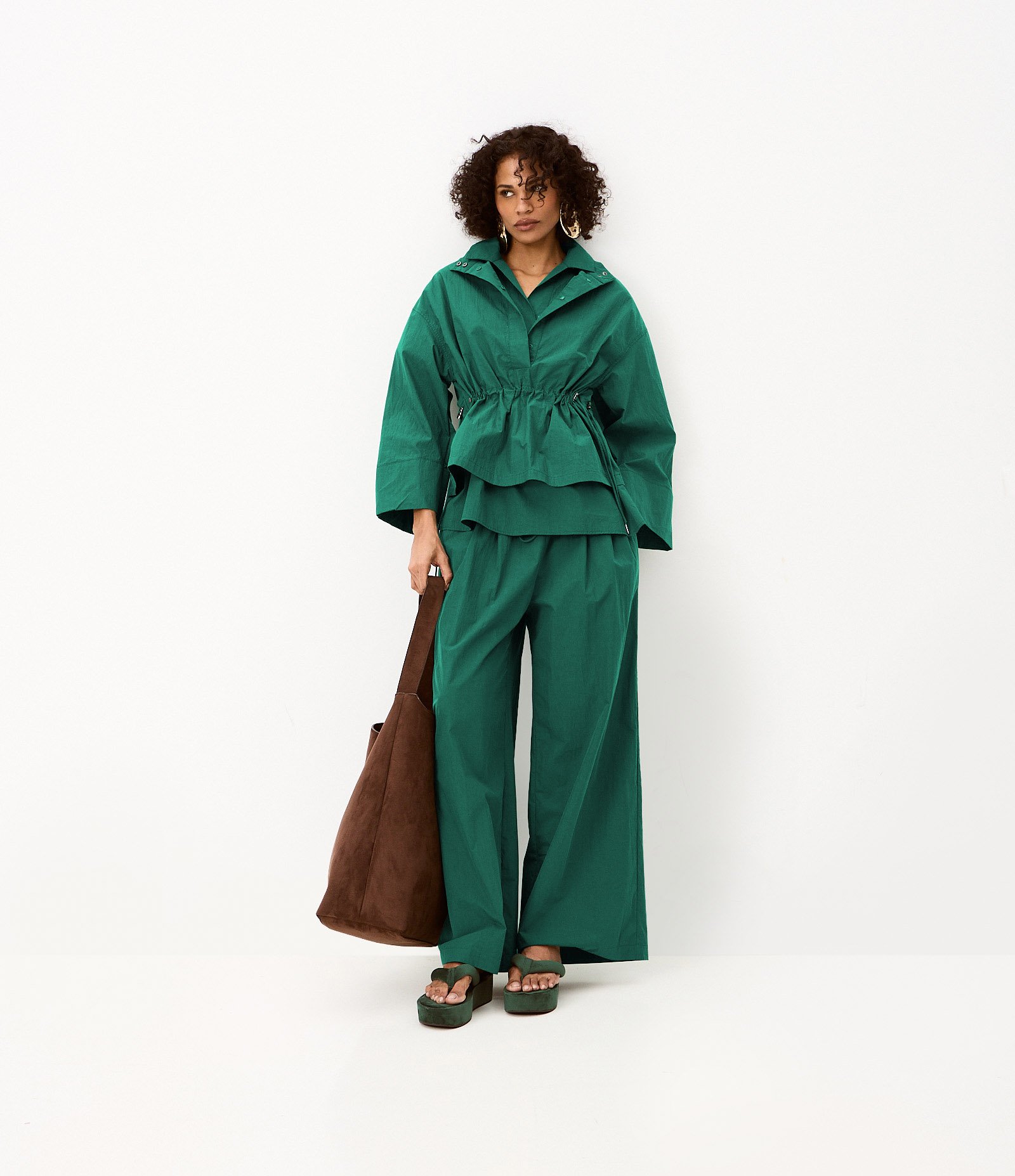 Calça Pantacourt em Tricoline com Cós Elástico Verde 1