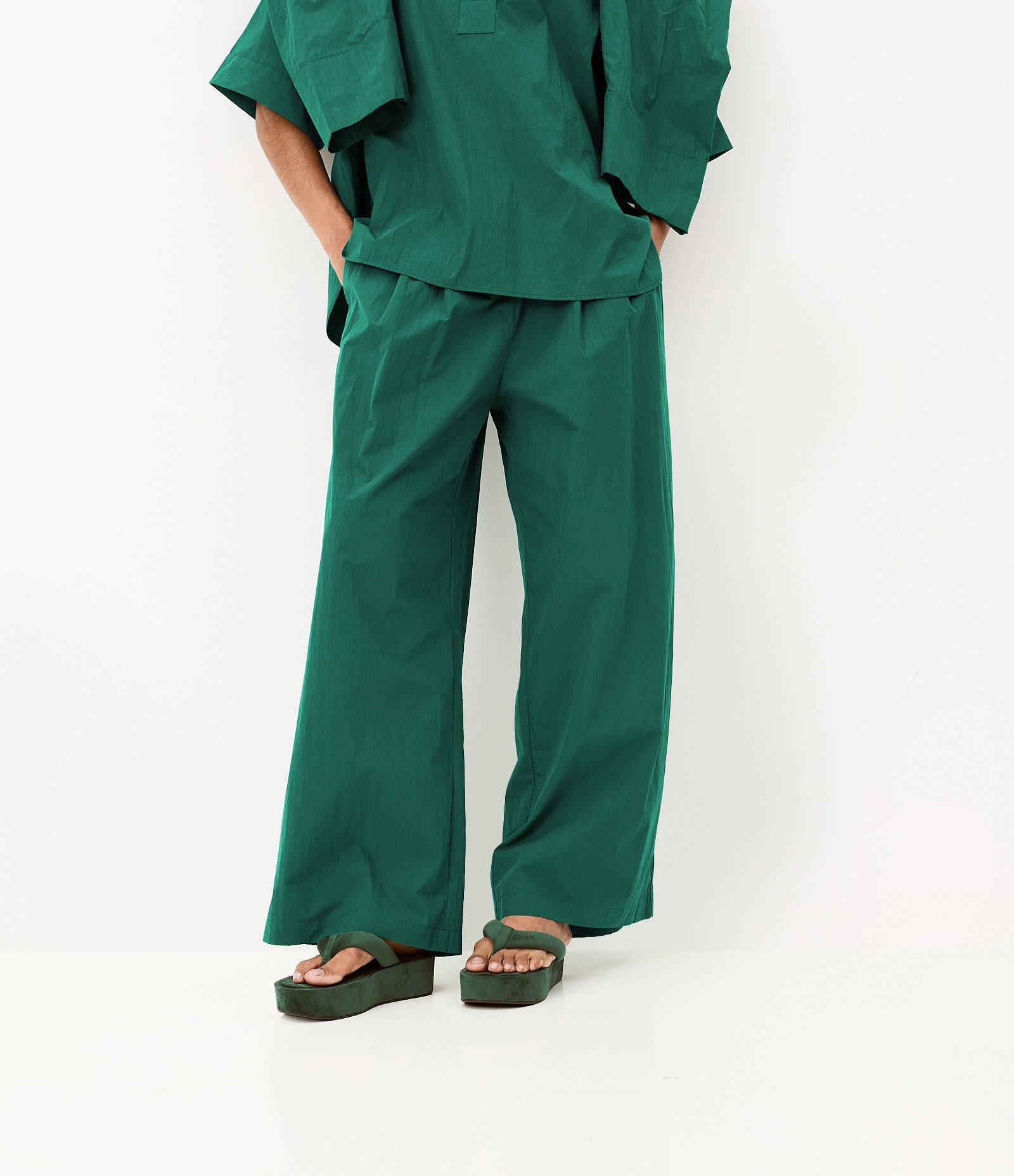 Calça Pantacourt em Tricoline com Cós Elástico Verde 2