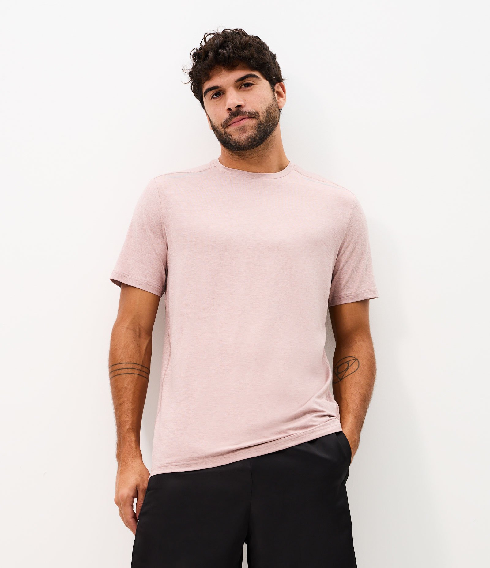 Camiseta Esportiva com Tecnologia Dry e Detalhes Refletivos Rosa 1