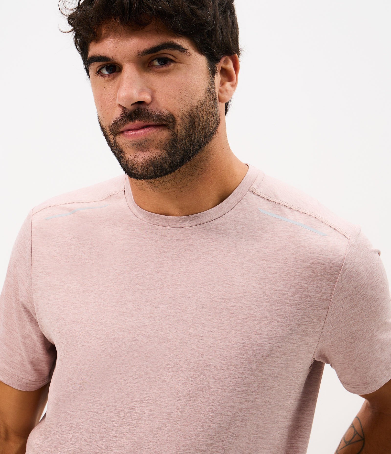 Camiseta Esportiva com Tecnologia Dry e Detalhes Refletivos Rosa 3