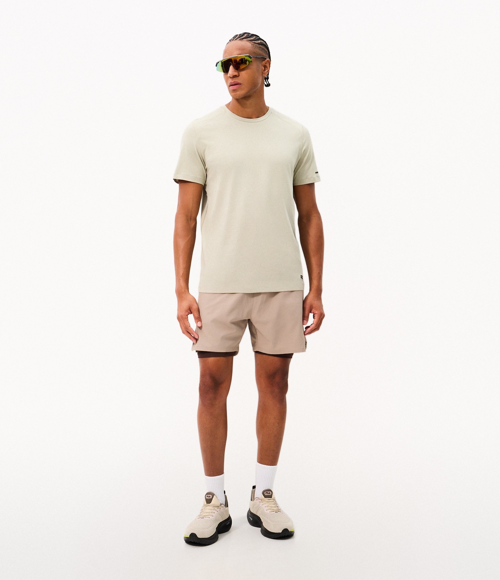 Camiseta Regular Esportiva em Tecnologia Dry com Etiqueta na Barra Cinza 2