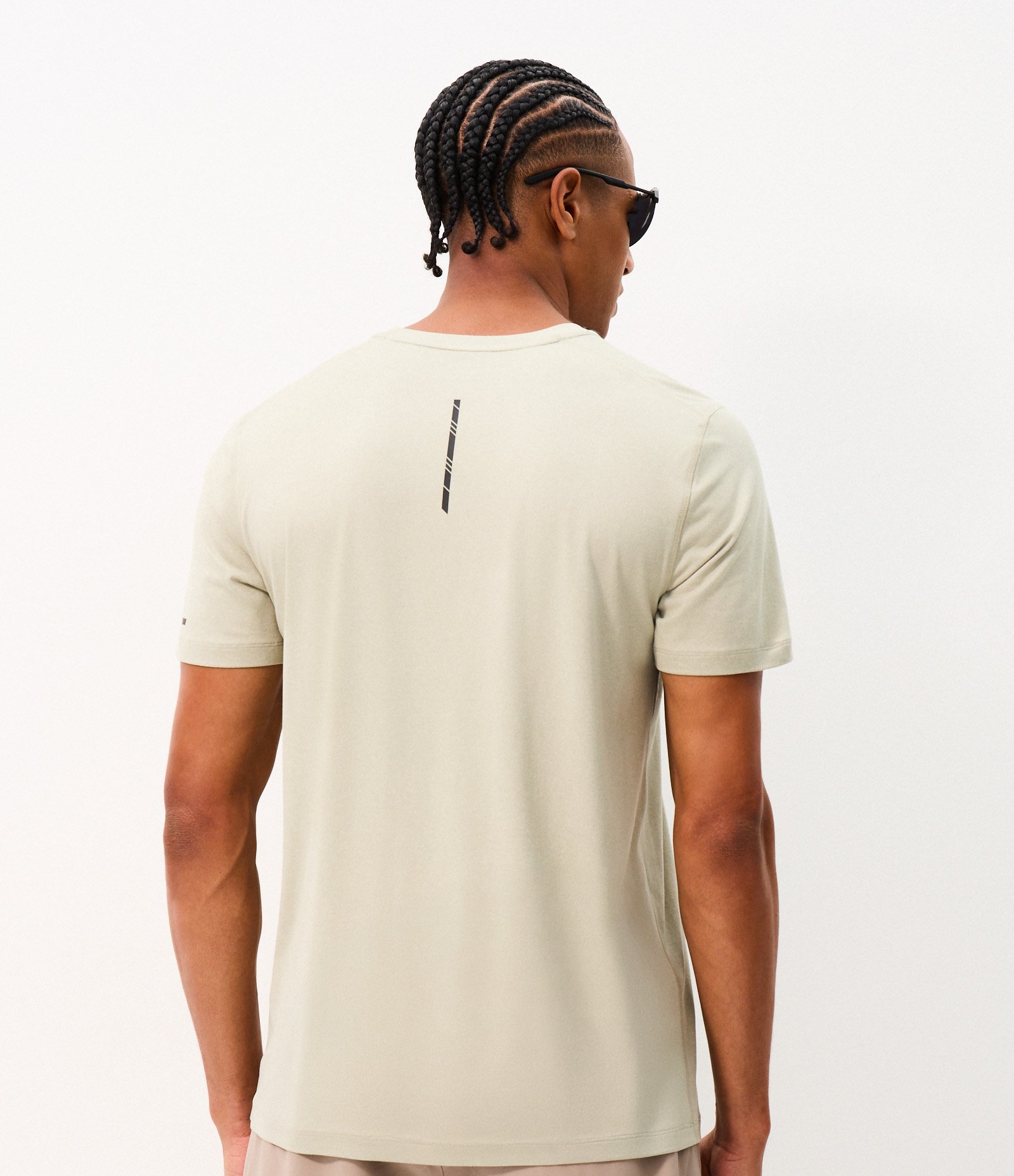 Camiseta Regular Esportiva em Tecnologia Dry com Etiqueta na Barra Cinza 3