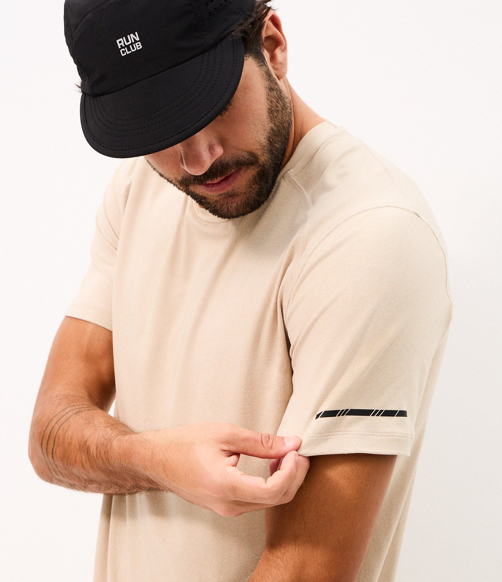 Camiseta Regular Esportiva em Tecnologia Dry com Etiqueta na Barra Bege 4