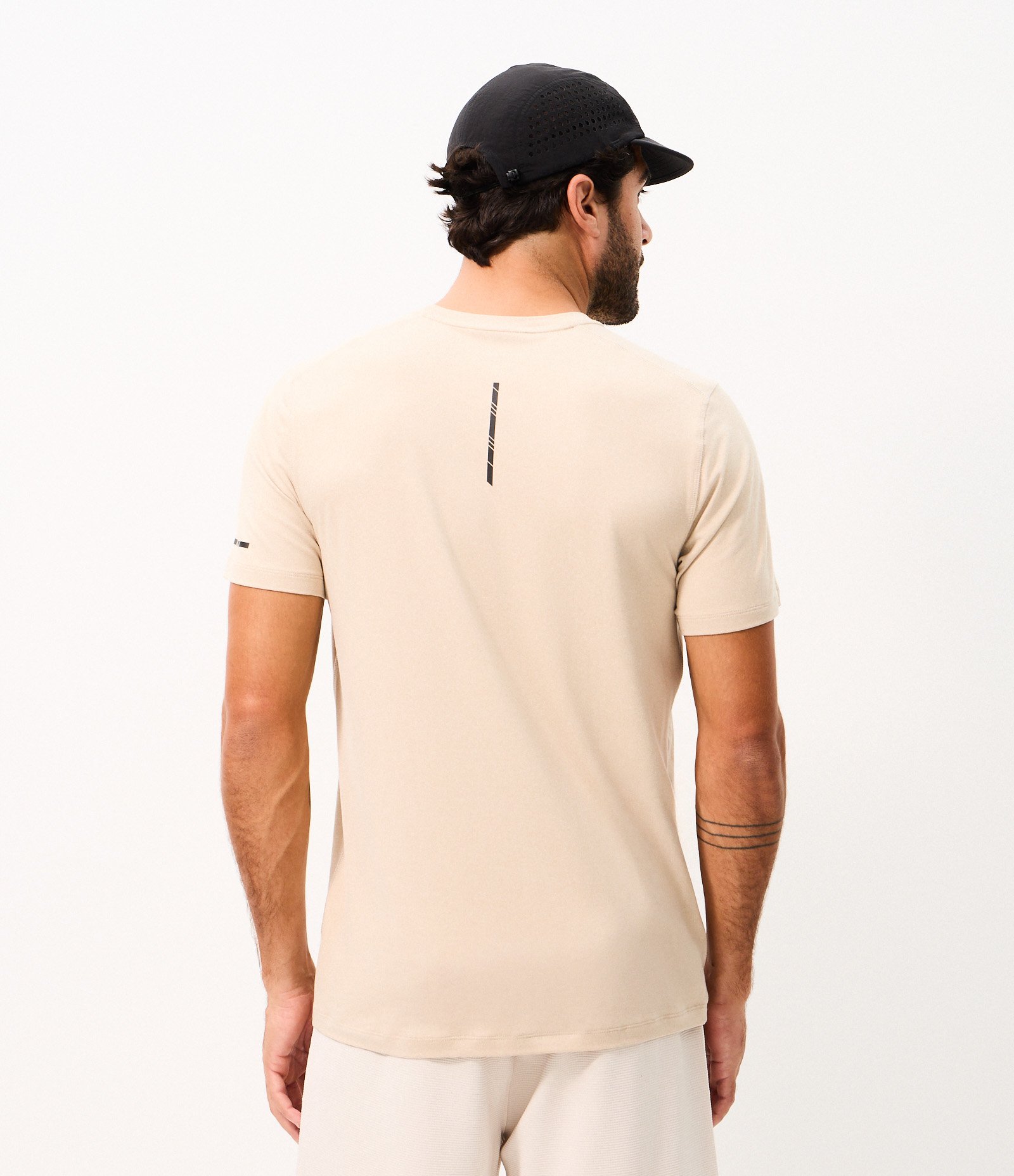 Camiseta Regular Esportiva em Tecnologia Dry com Etiqueta na Barra Bege 5