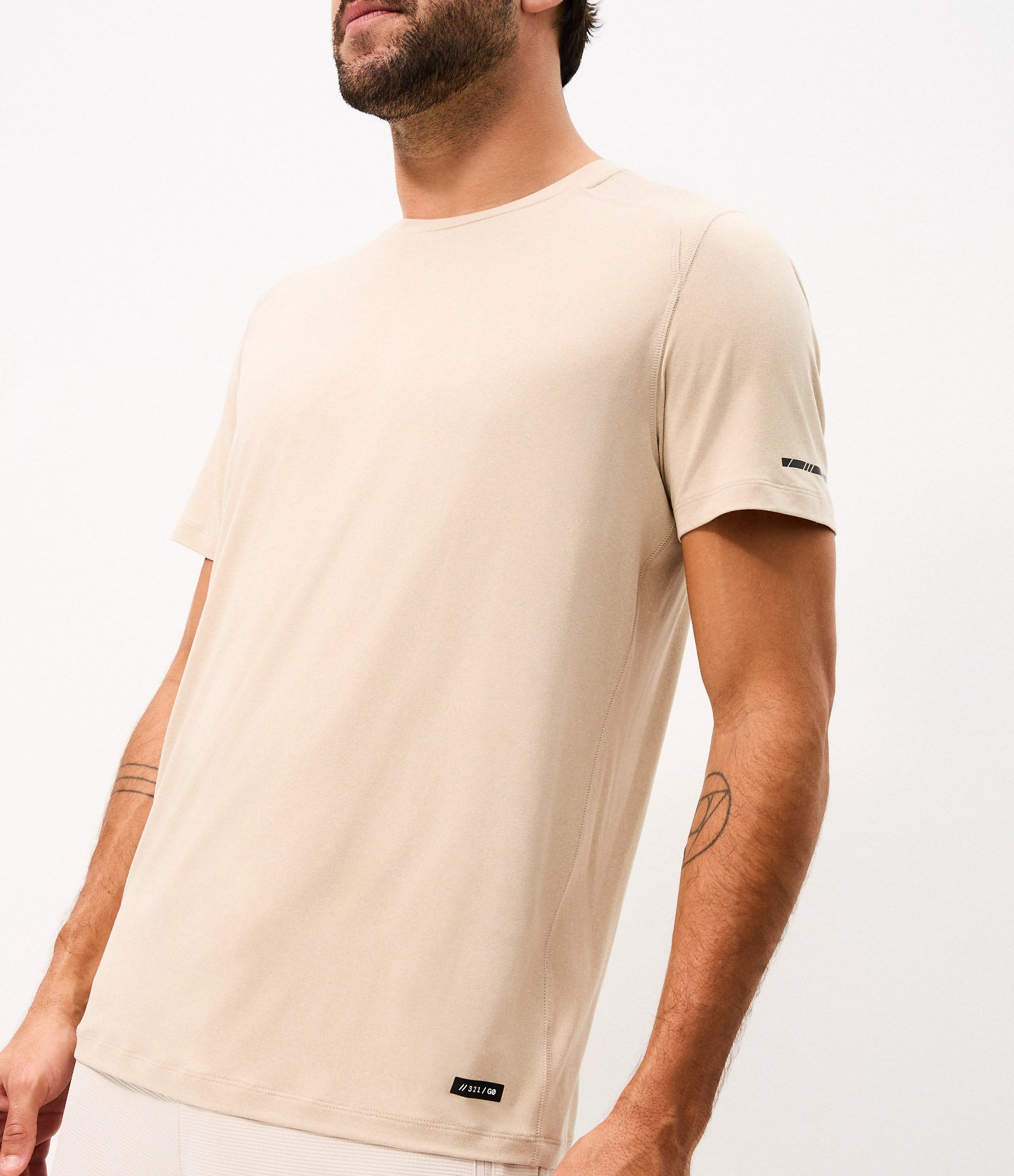 Camiseta Regular Esportiva em Tecnologia Dry com Etiqueta na Barra Bege 6