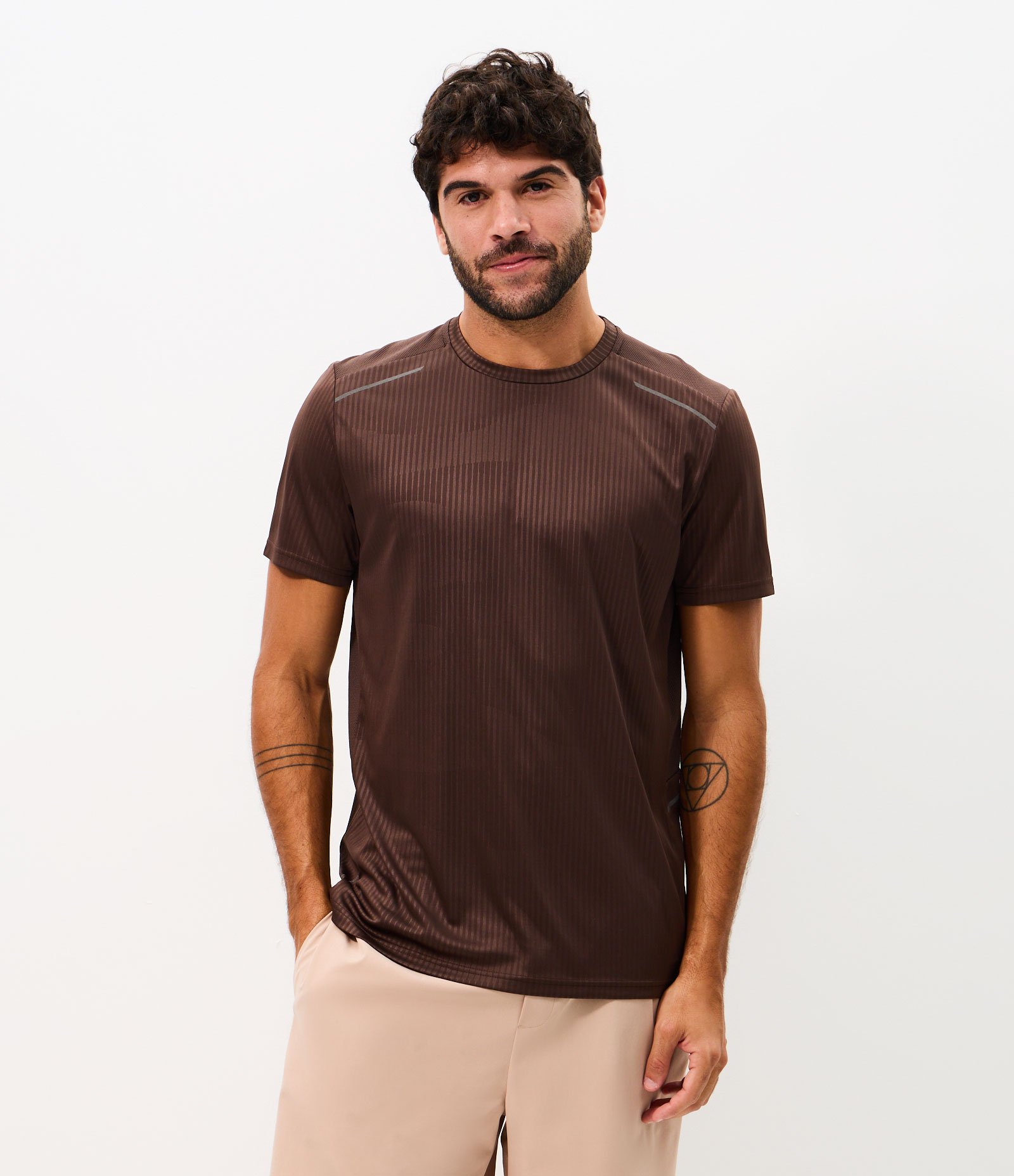 Camiseta Esportiva Regular com Tecnologia Dry Marrom 1
