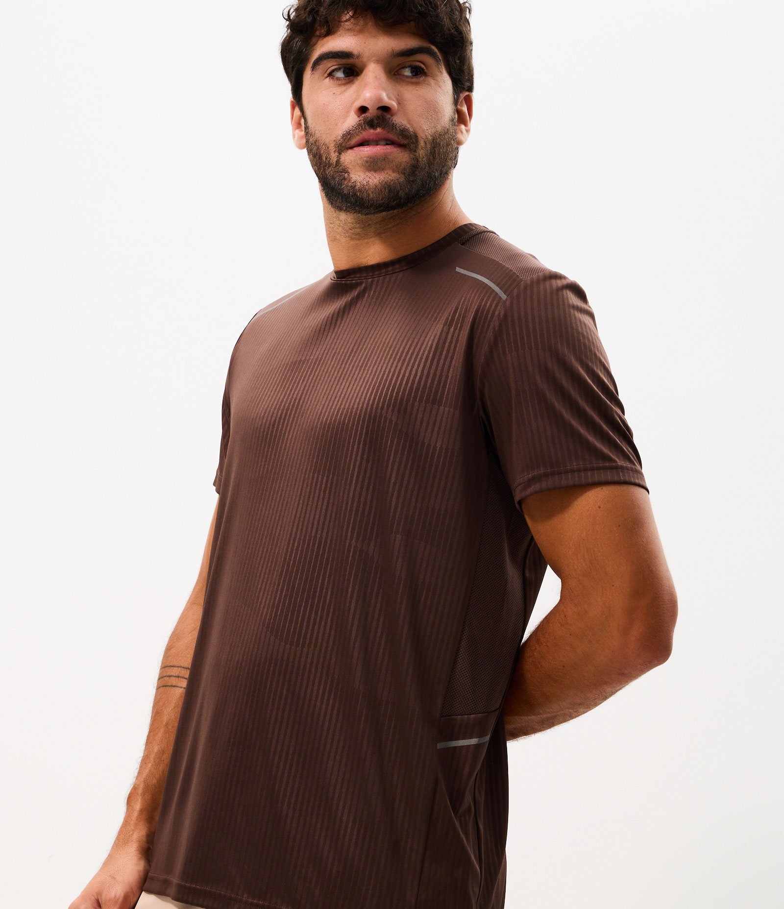 Camiseta Esportiva Regular com Tecnologia Dry Marrom 3