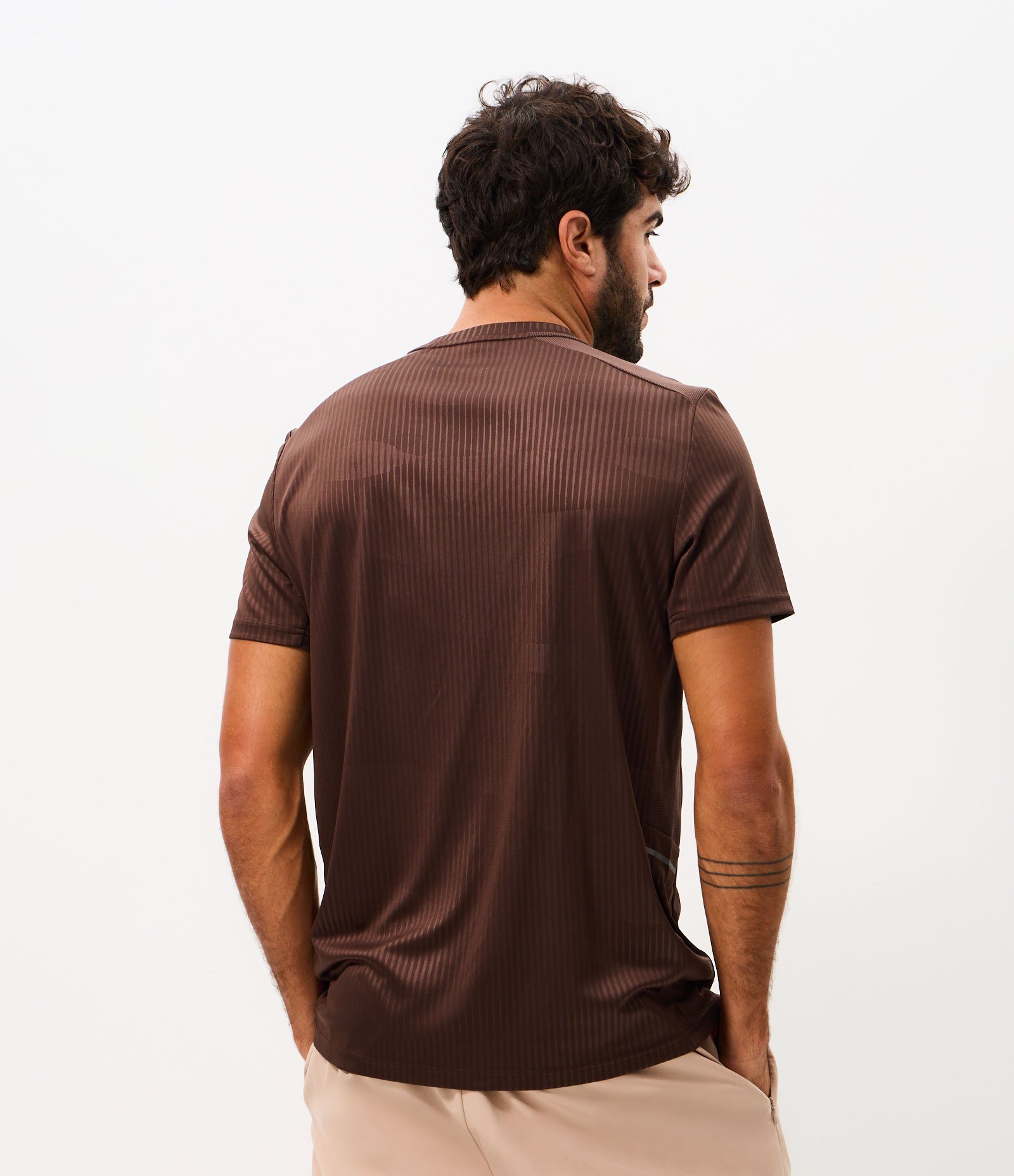 Camiseta Esportiva Regular com Tecnologia Dry Marrom 4