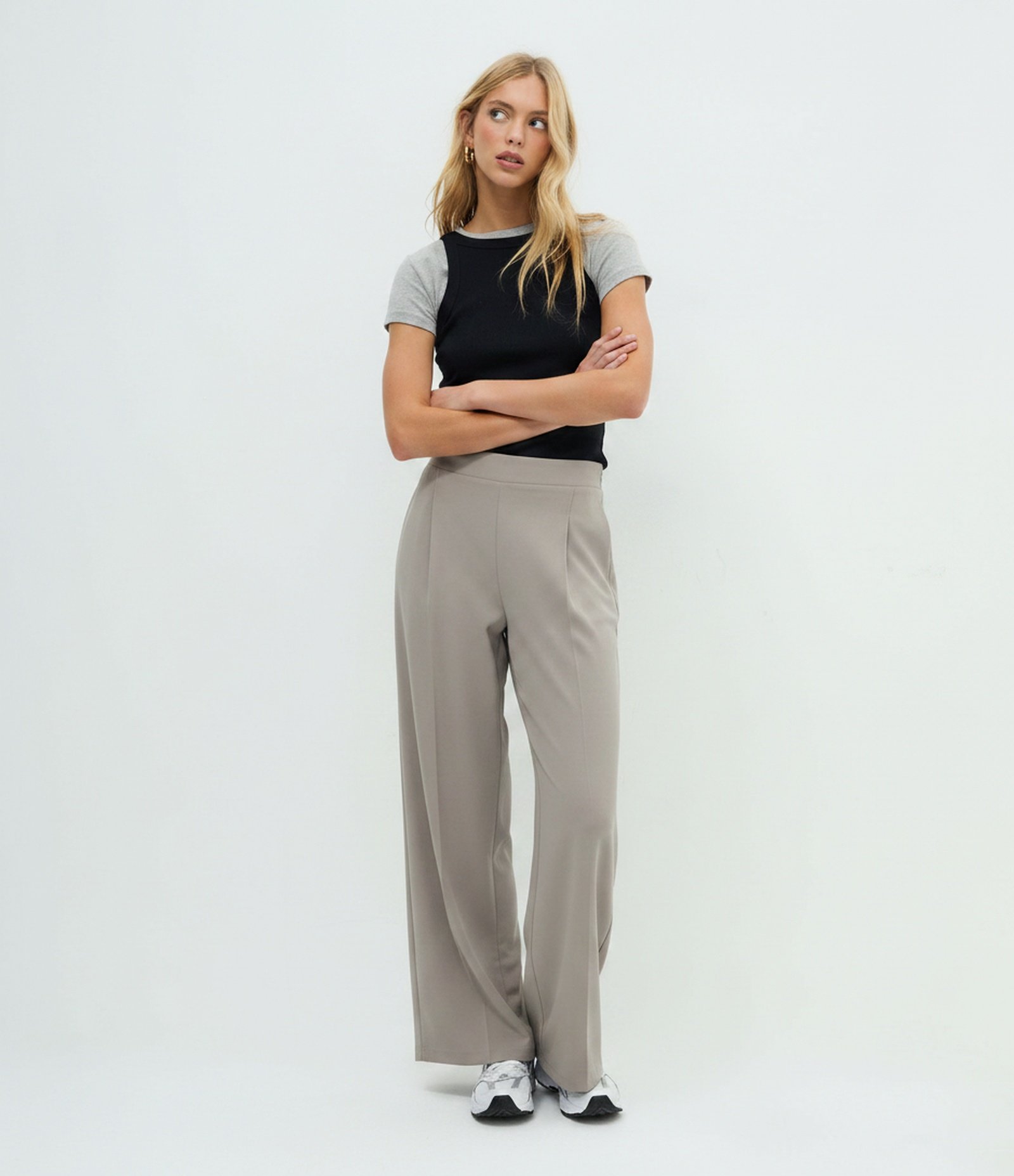 Calça Wide Leg em Interlock com Cós Elástico Bege 1