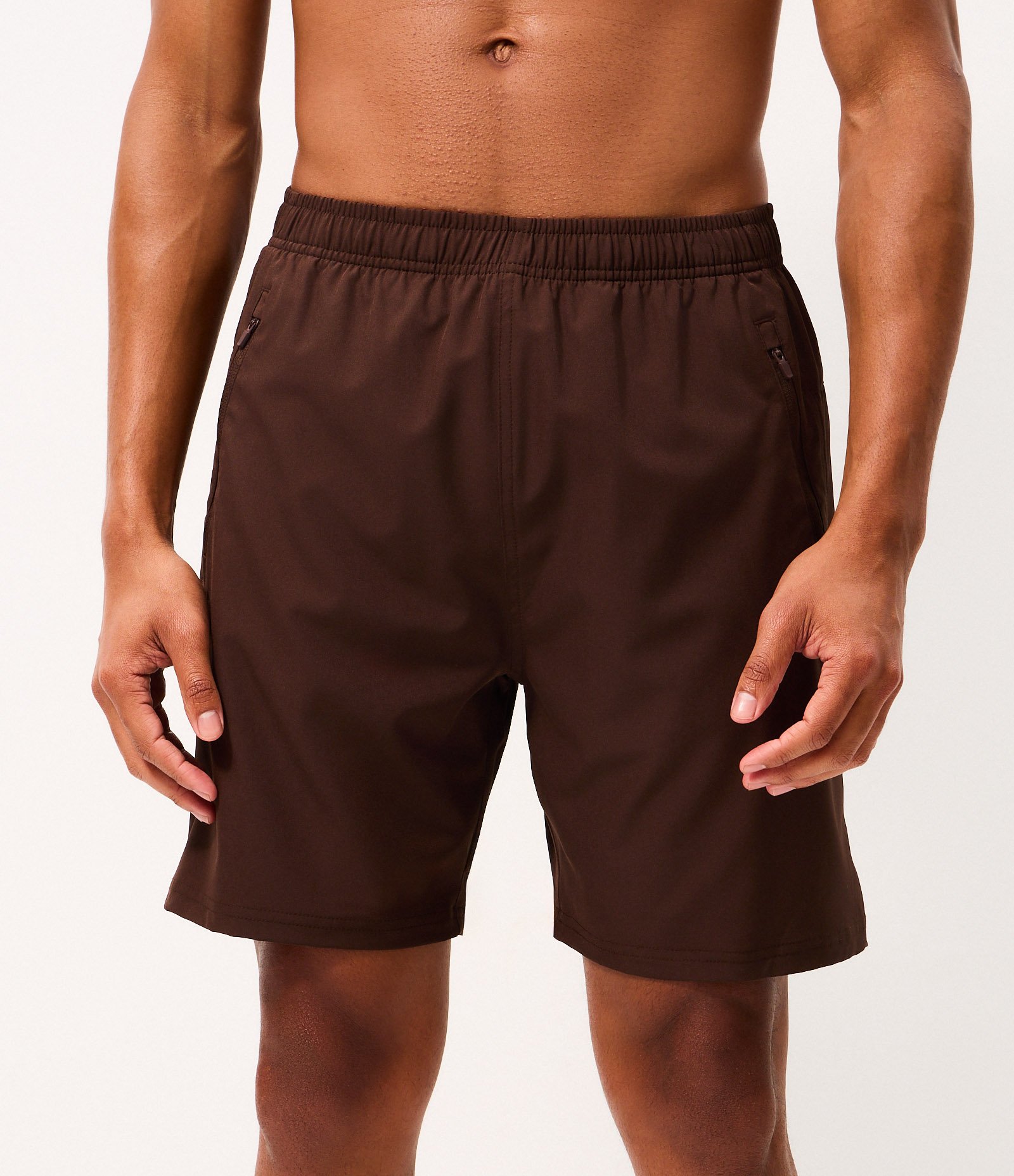 Bermuda Esportiva com Laser Cut e Bolsos com Zíper Marrom Escuro 2