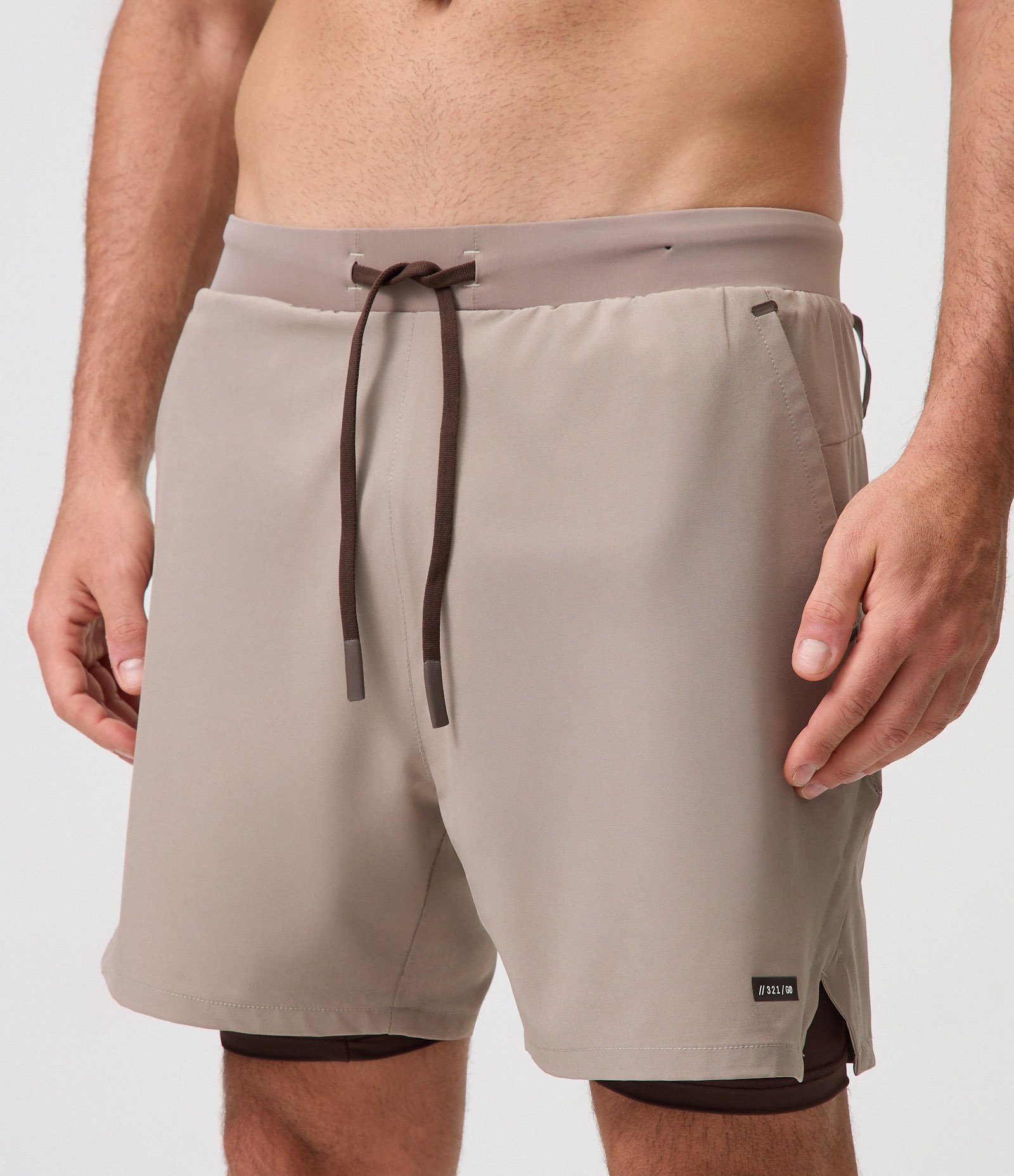 Bermuda Esportiva Corrida com Short de Compressão Bege Escuro 2