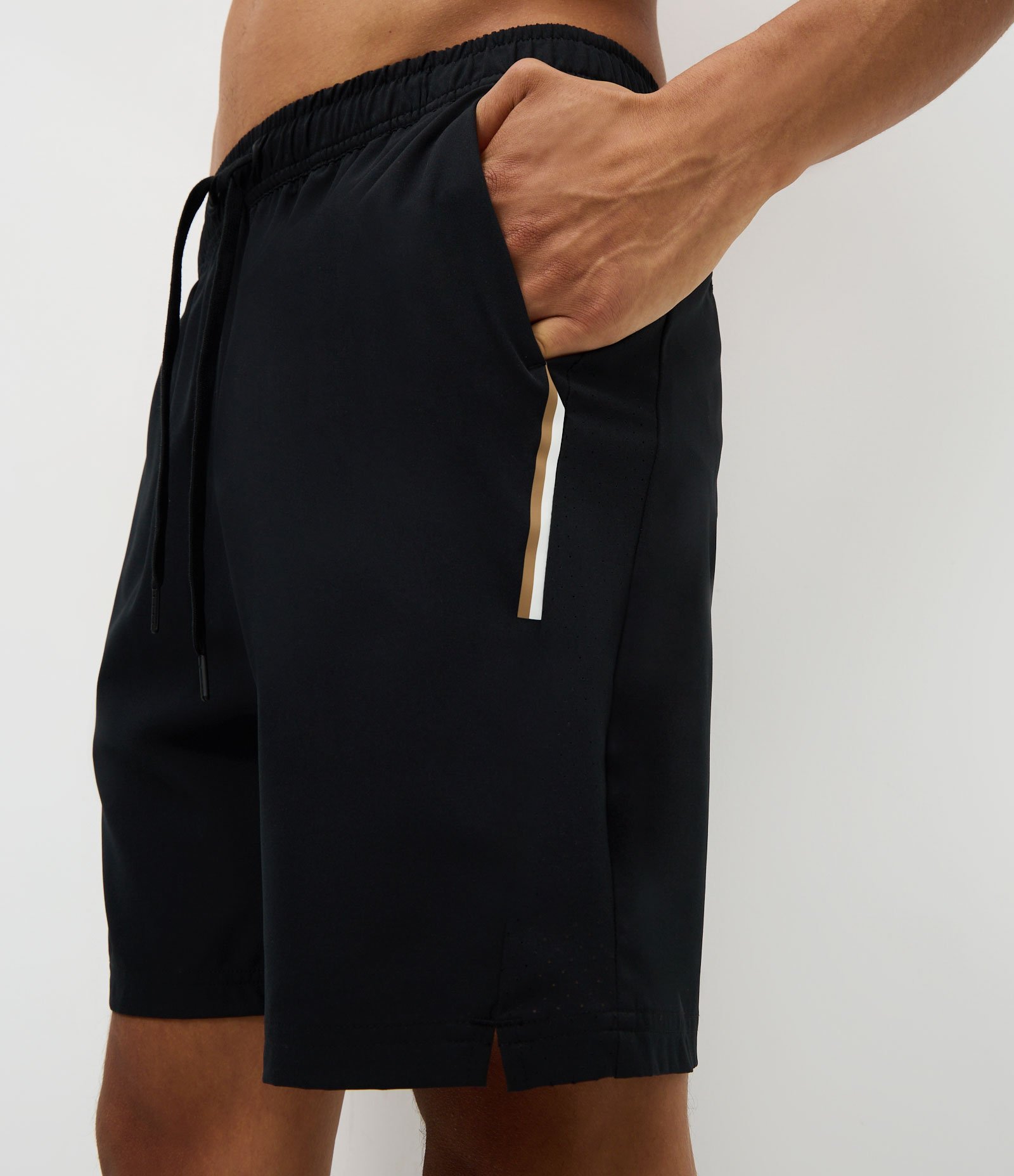 Bermuda Esportiva com Laser Cut e Print Lateral Preto 3