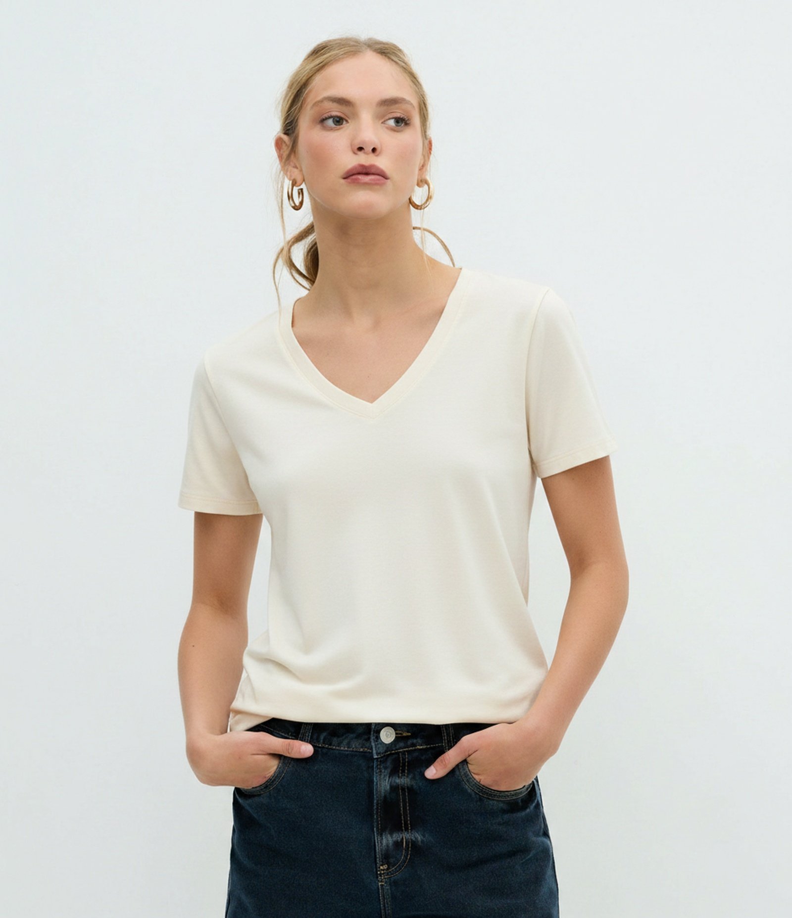 Camiseta em Heavy Cotton com Gola V Branco 1
