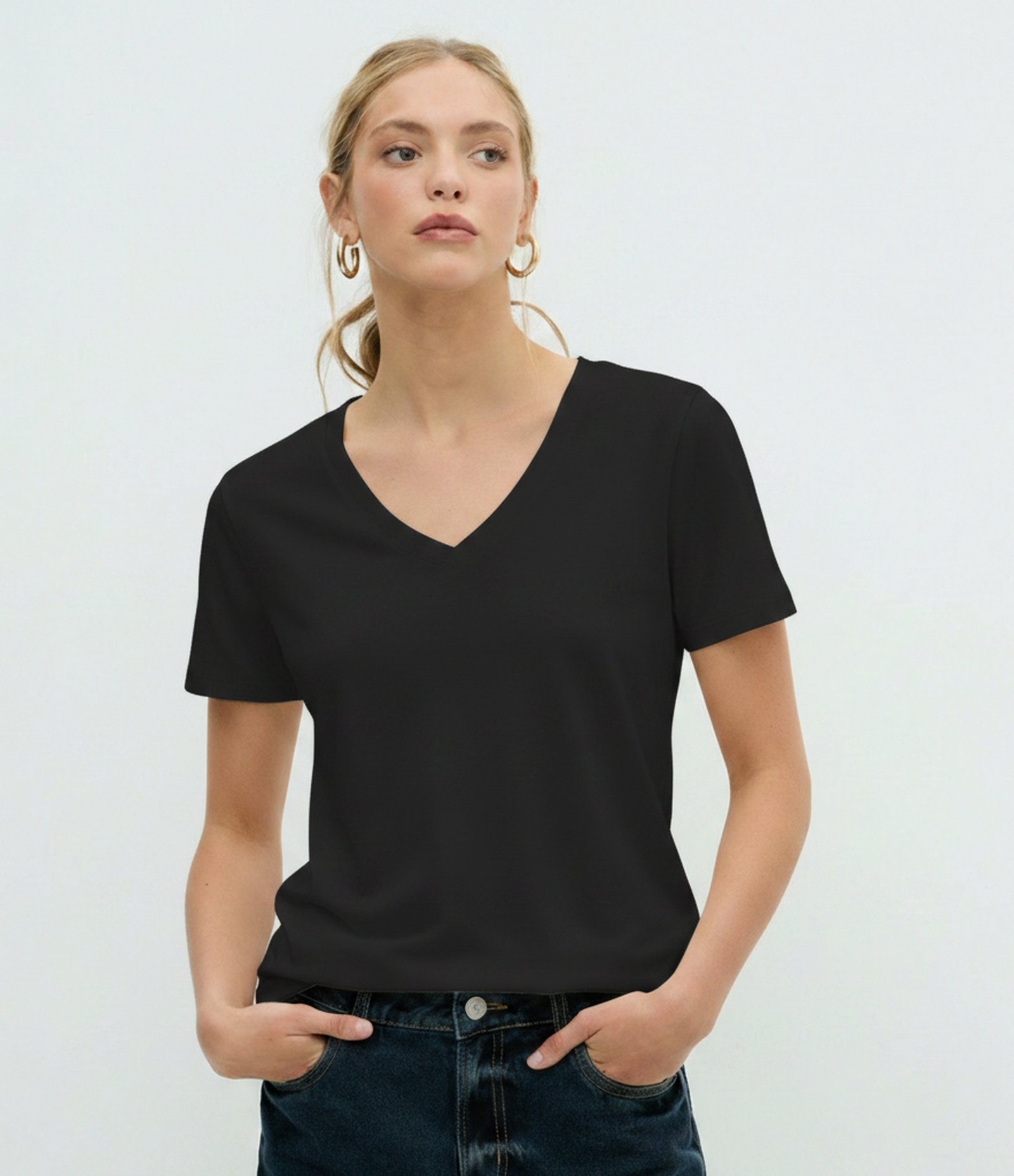 Camiseta em Heavy Cotton com Gola V Preto 1