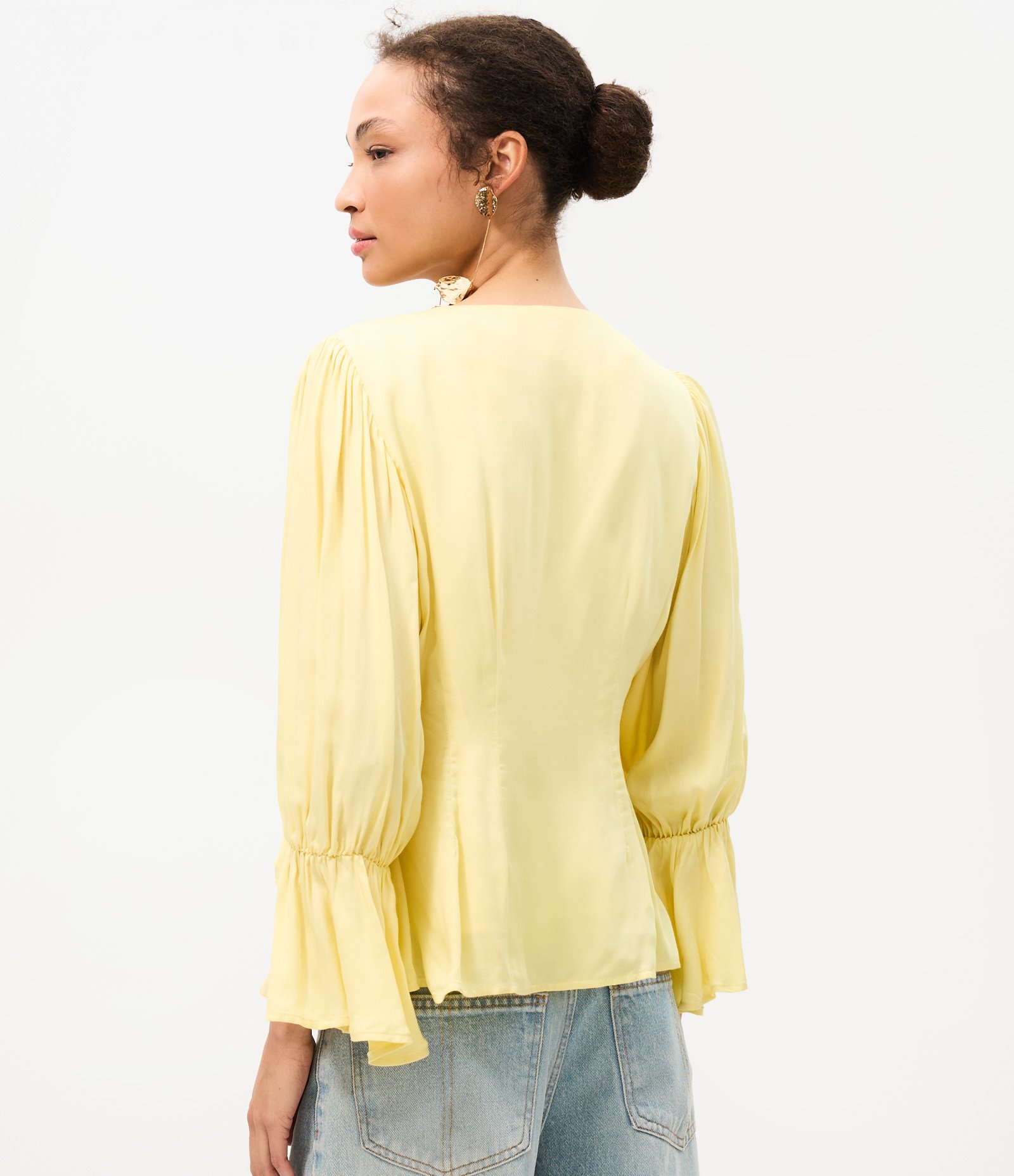 Blusa Acetinada com Decote V e Barra Assimétrica Amarelo 5