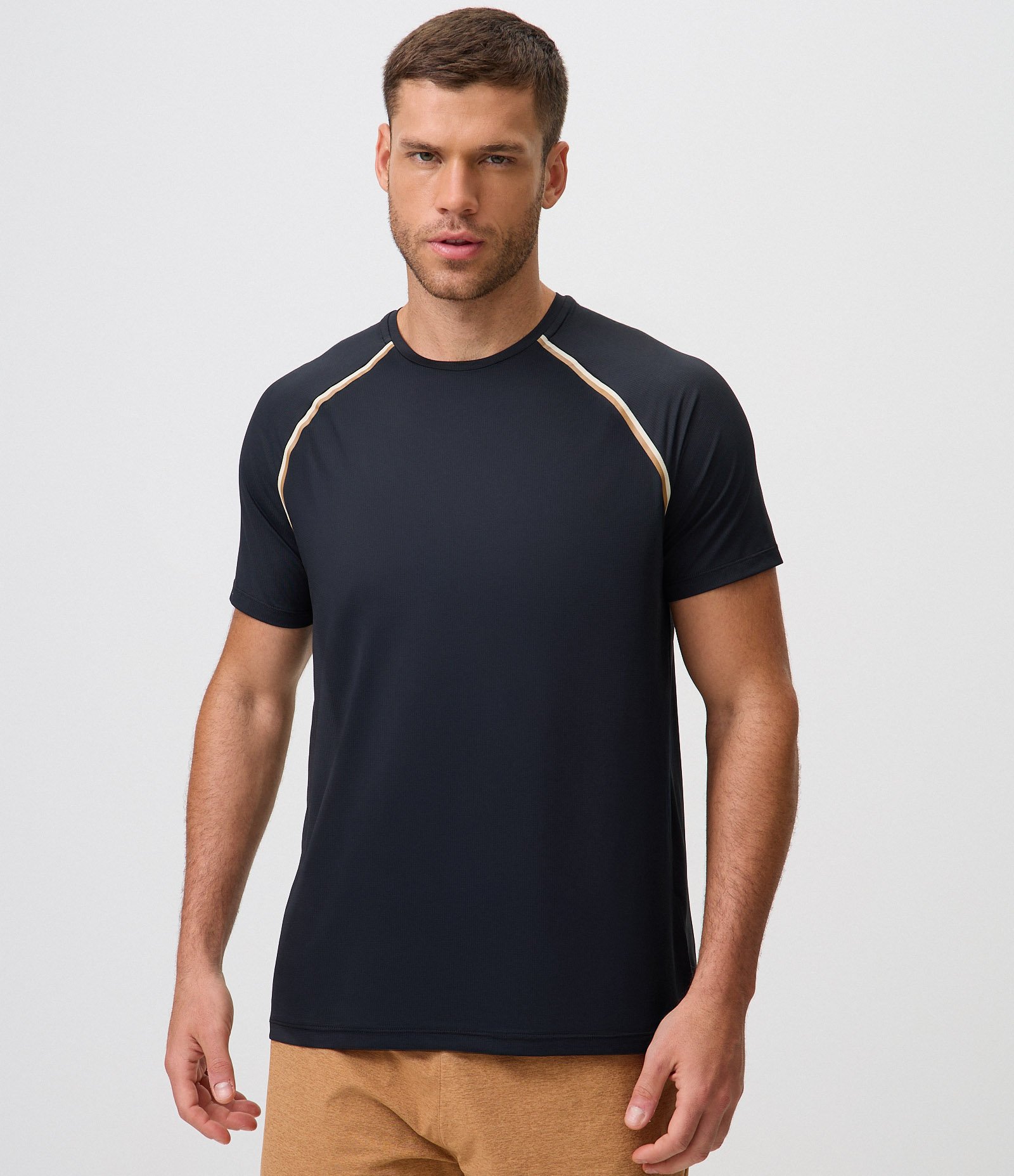 Camiseta Dry com Manga Raglan e Linha Constrastante Preto 1