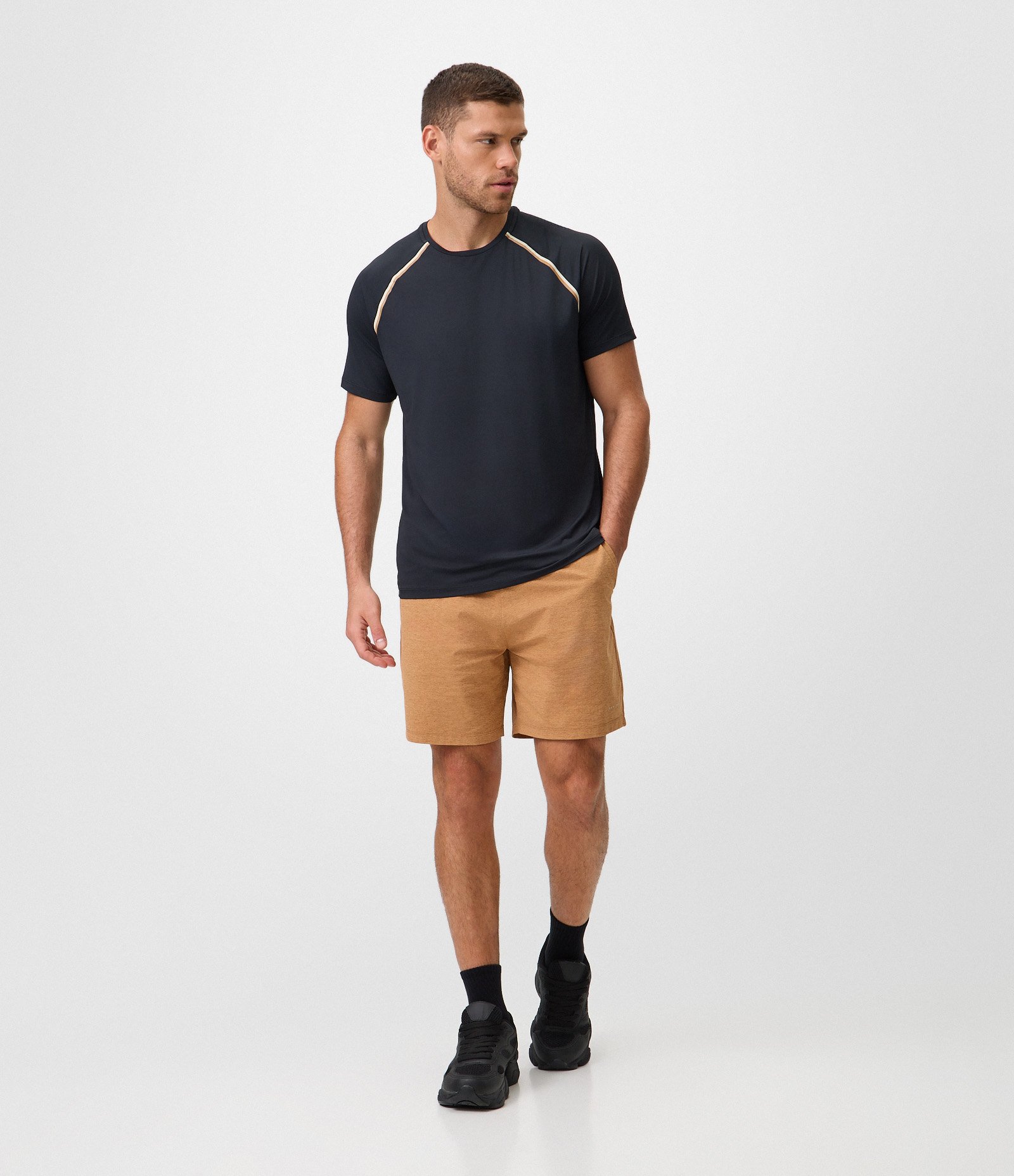 Camiseta Dry com Manga Raglan e Linha Constrastante Preto 2