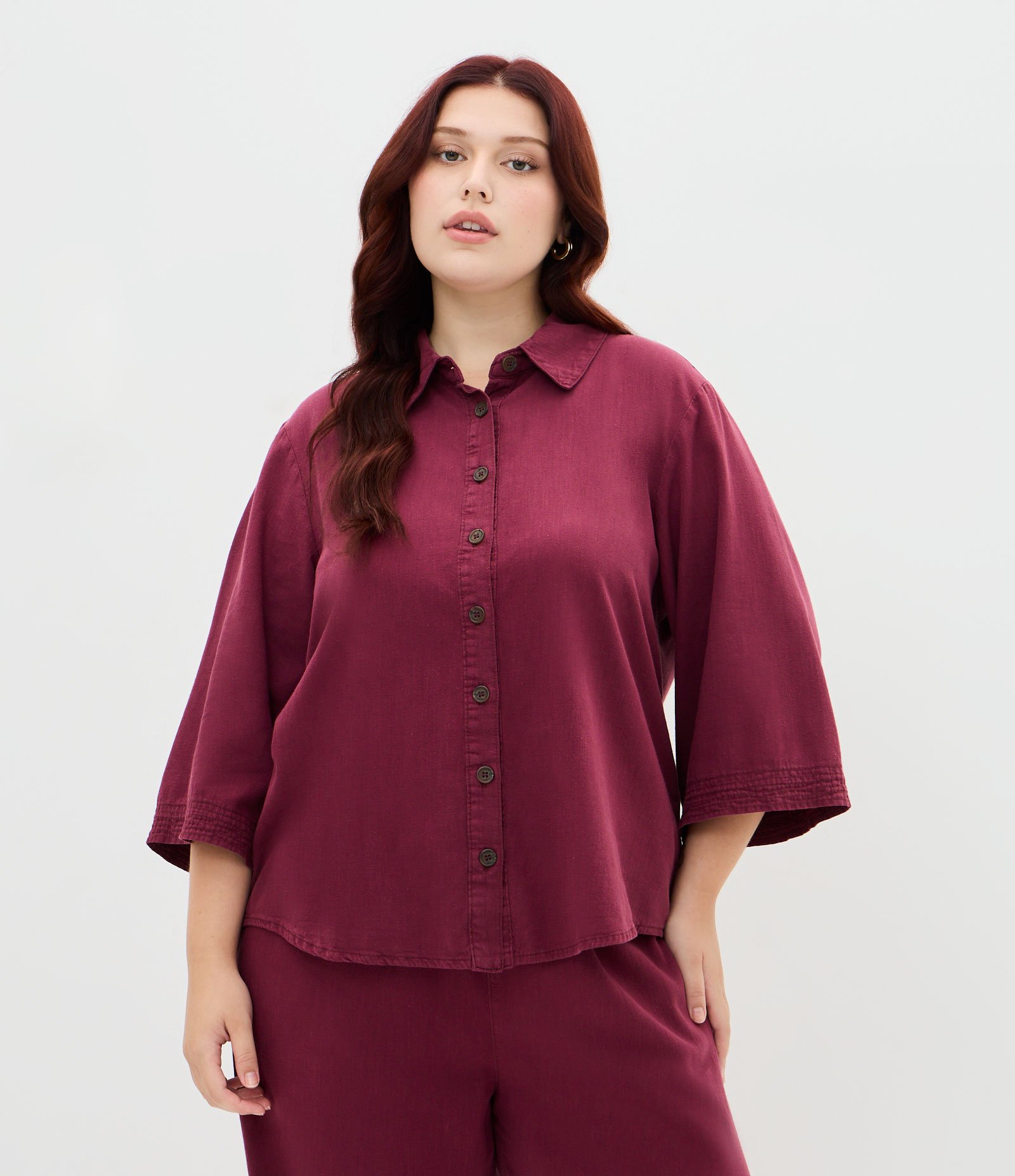 Camisa em Sarja Leve com Pespontos e Barra Larga Curve & Plus Size Bordô 1