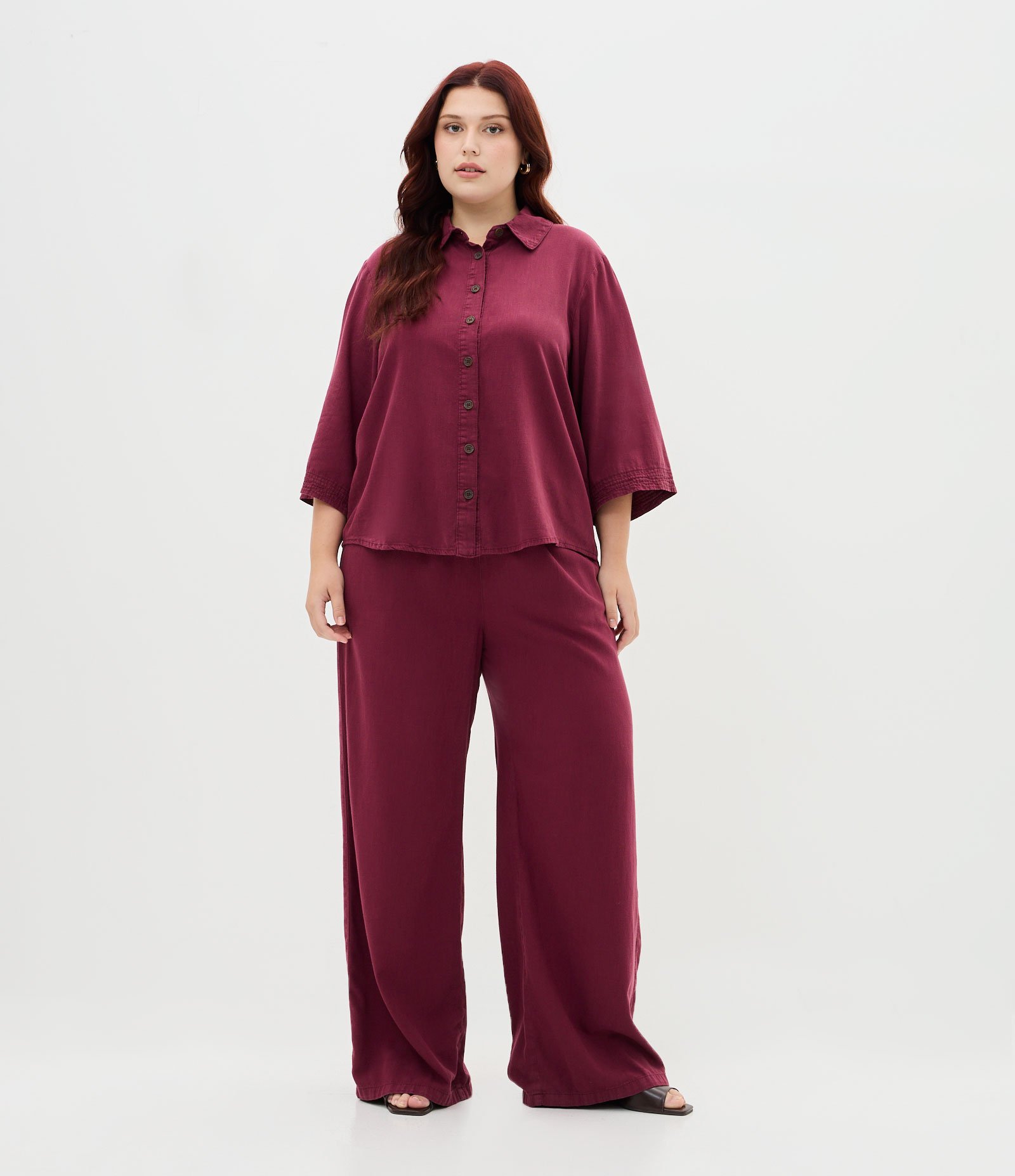 Camisa em Sarja Leve com Pespontos e Barra Larga Curve & Plus Size Bordô 2