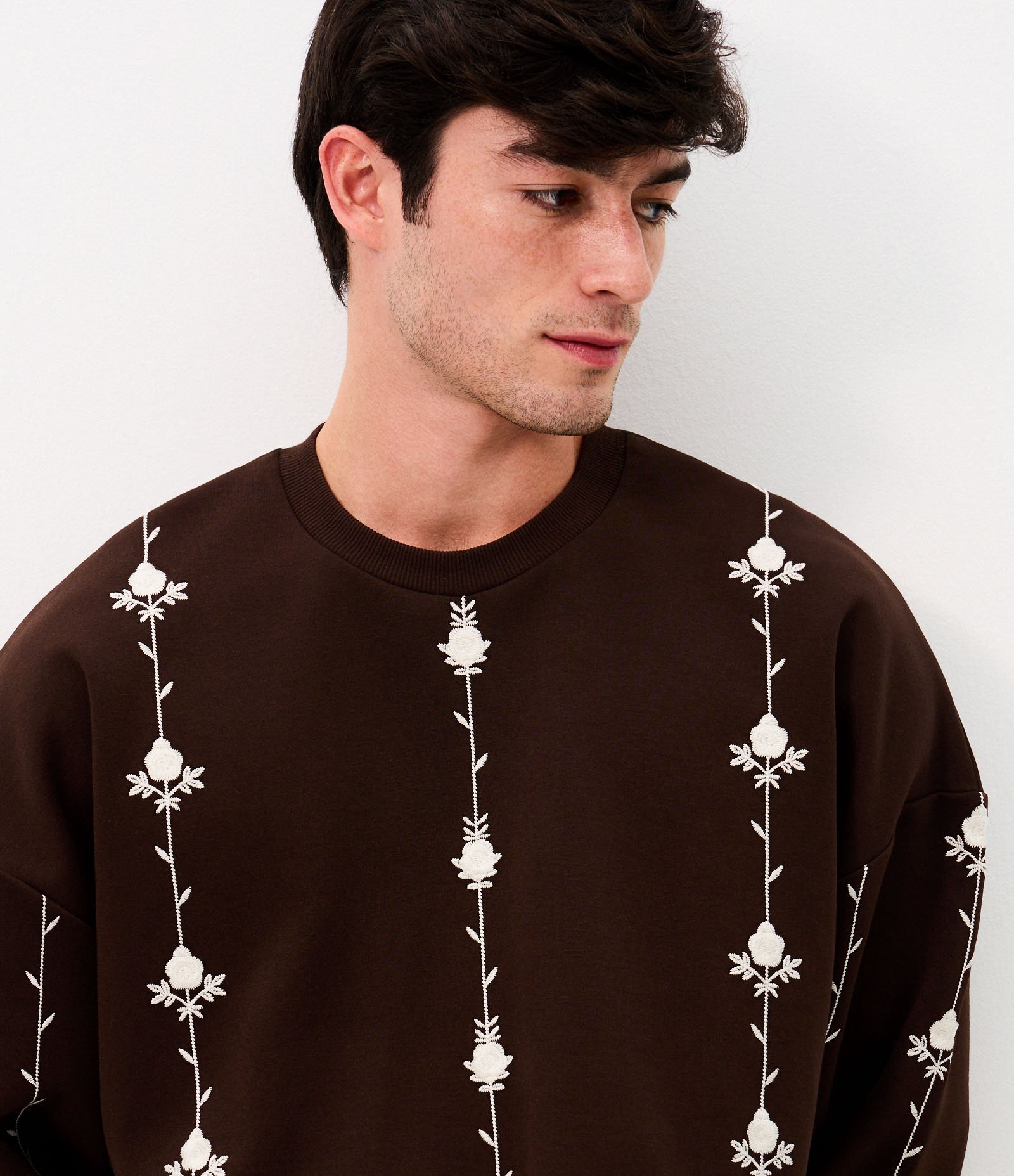 Suéter em Algodão com Bordado Floral Marrom 5