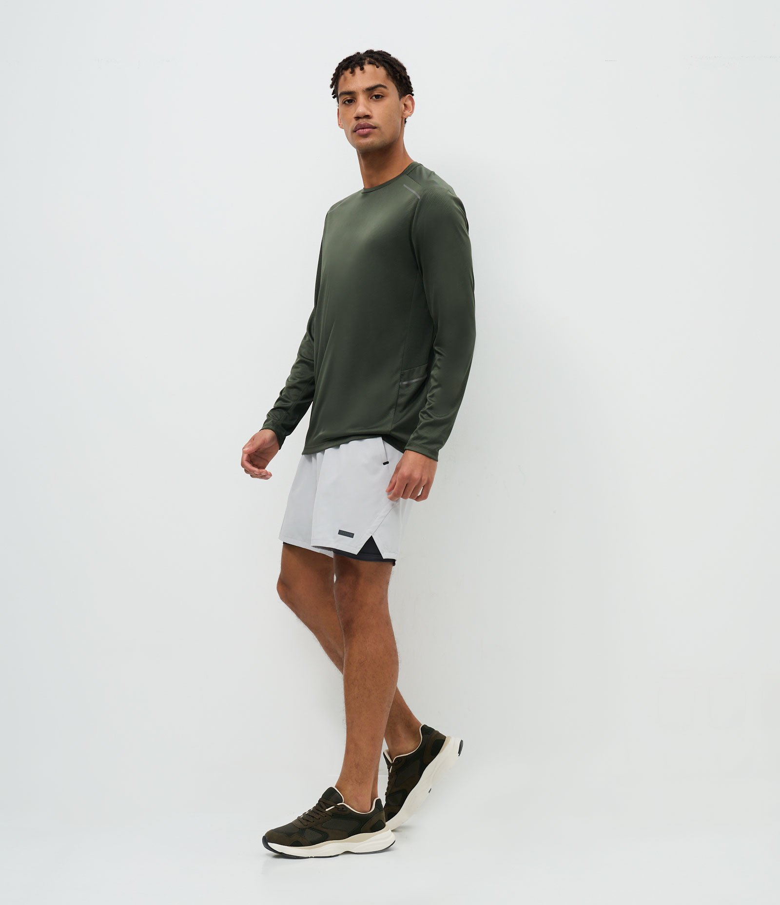 Camiseta Esportiva com Estampa Riscada com Proteção UV Verde Escuro 2