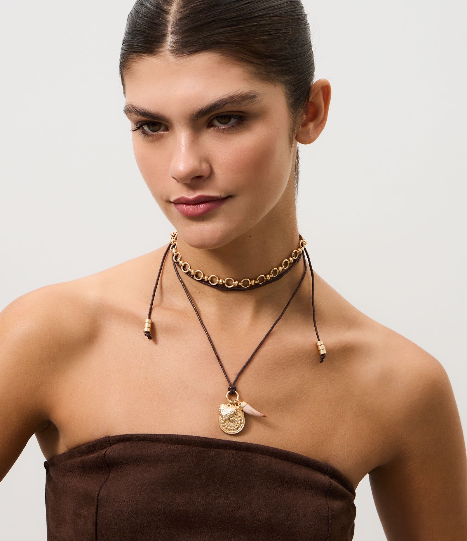 Colar Camadas com Pingentes Variados Dourado 1