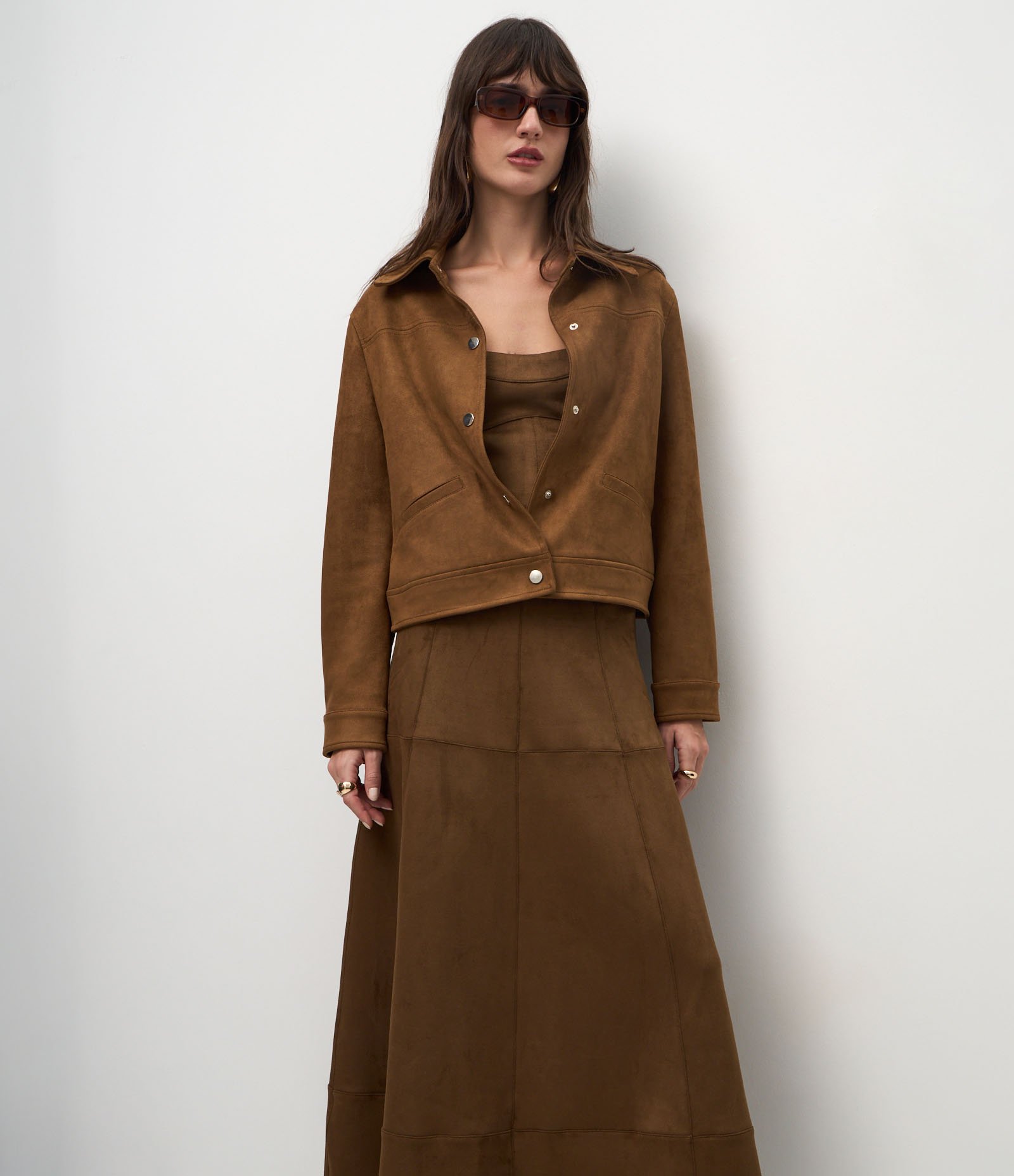 Saia Midi Evasê em Suede com Recortes Estruturados Marrom 2