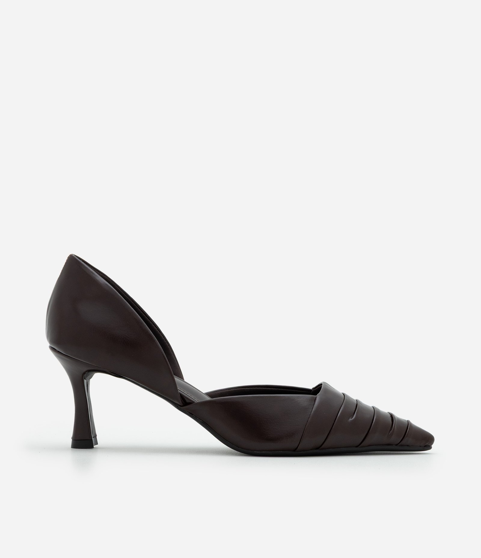 Sapato em PU com Recorte Lateral e Bico Fino Marrom 1