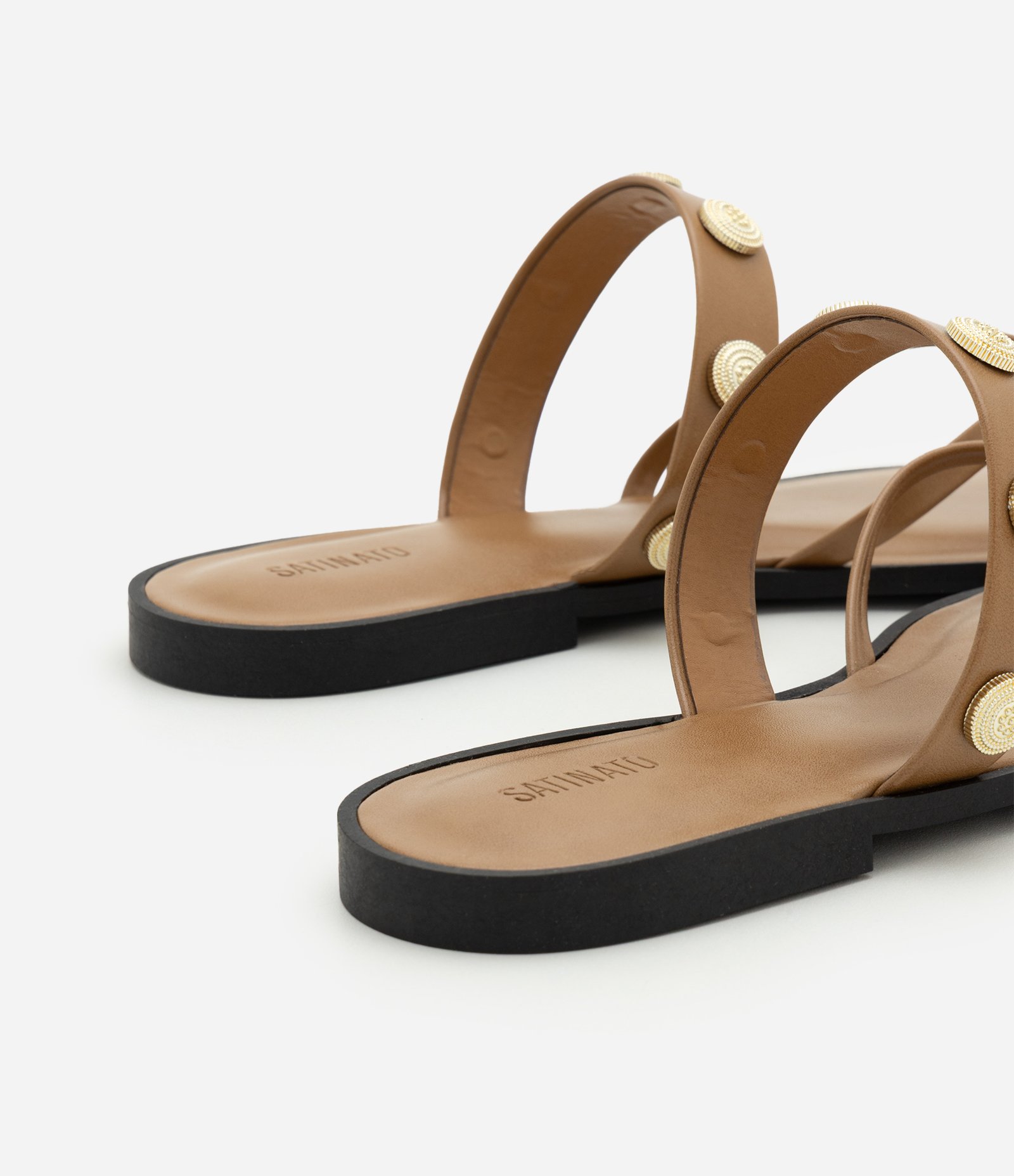 Rasteira de Tiras em PU com Enfeite de Moedas Bege 4