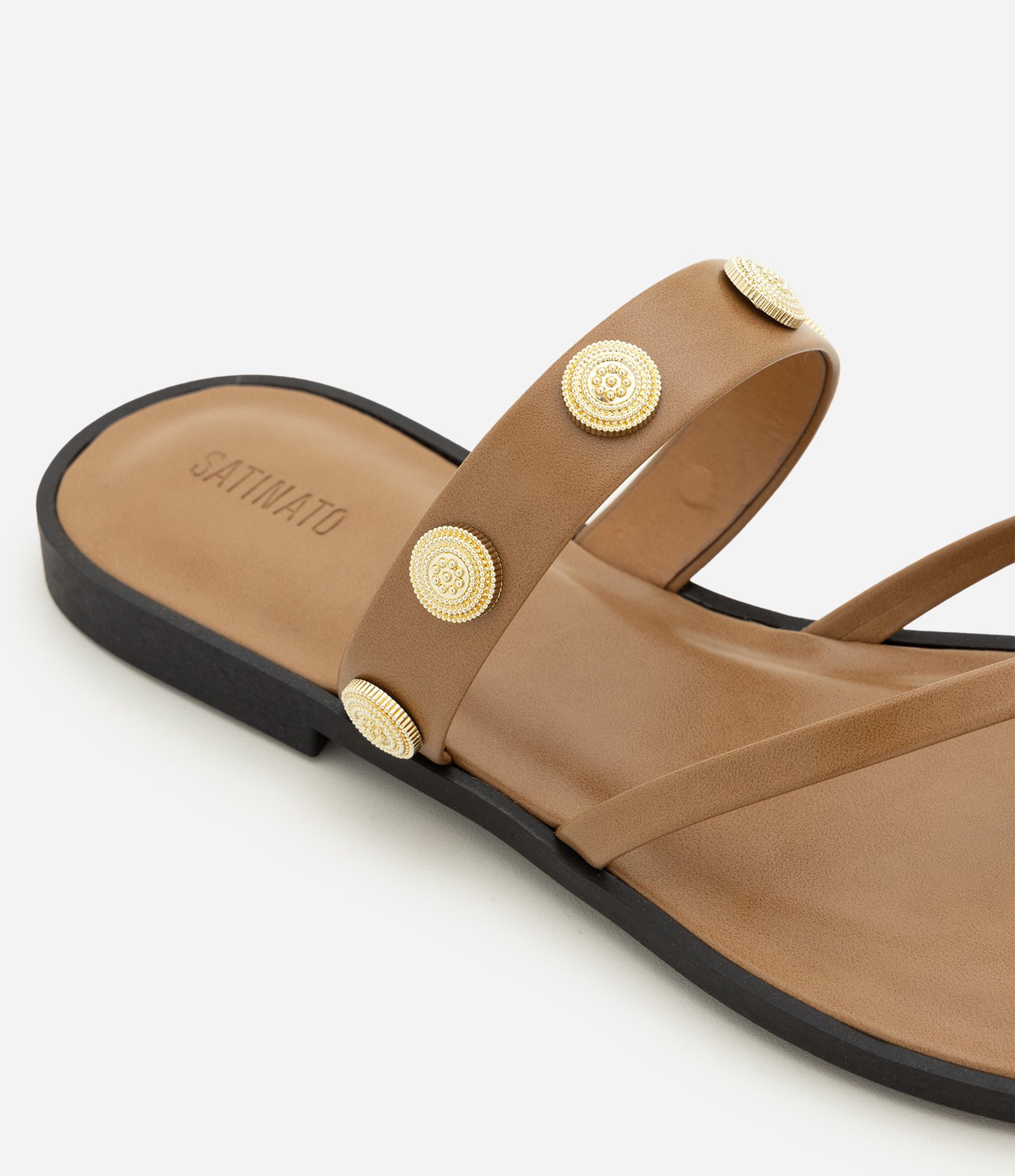 Rasteira de Tiras em PU com Enfeite de Moedas Bege 5