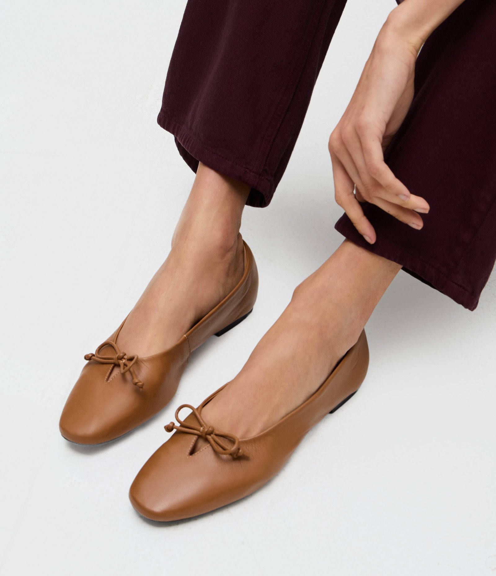 Sapatilha em Couro com Mini Laço no Cabedal Marrom 6