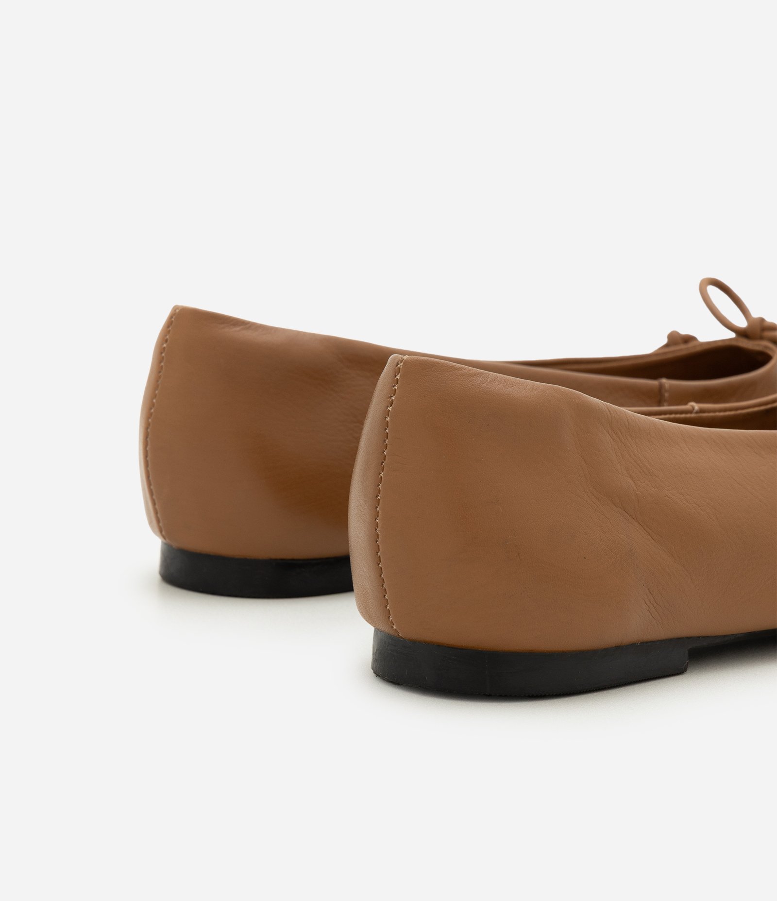 Sapatilha em Couro com Mini Laço no Cabedal Marrom 4