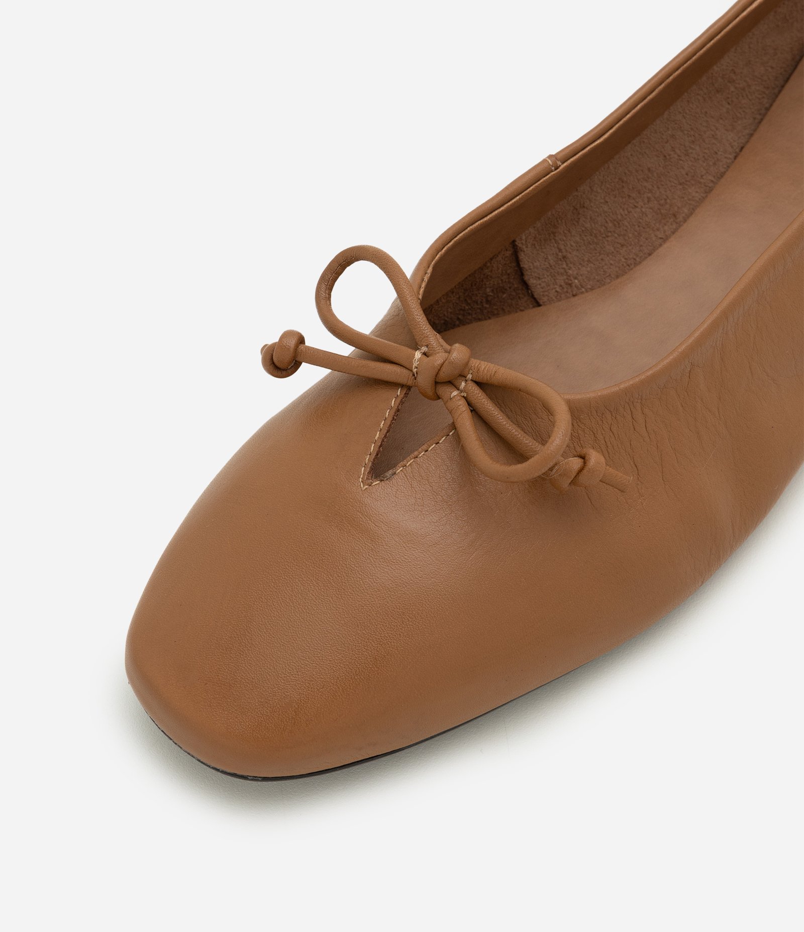 Sapatilha em Couro com Mini Laço no Cabedal Marrom 5
