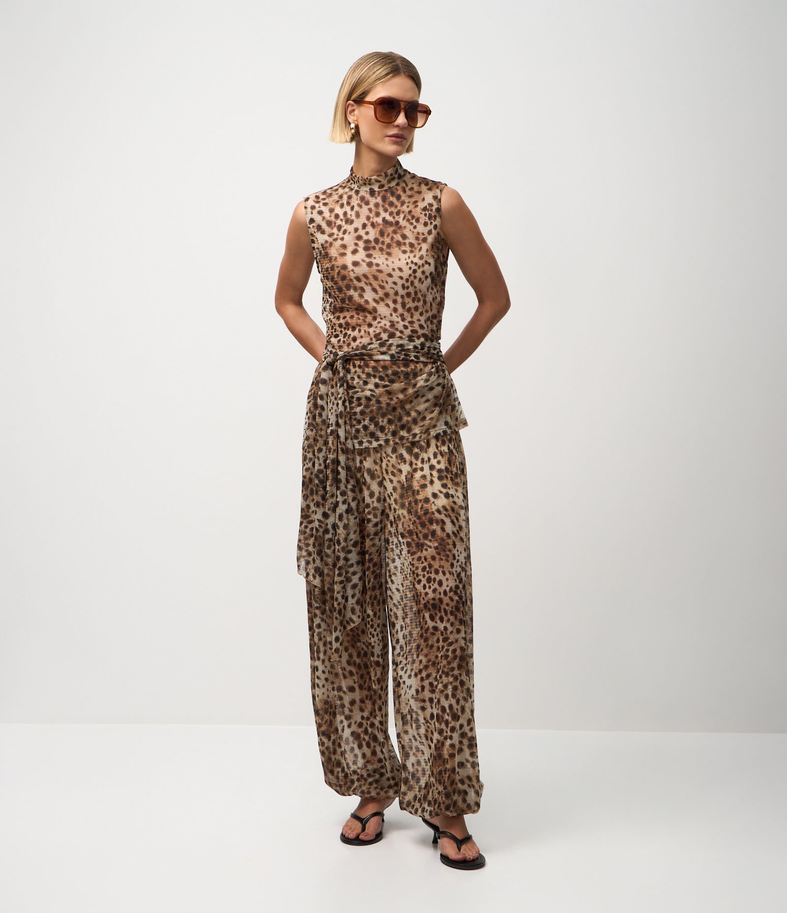 Calça Aladim em Tule com Cós Largo e Estampa Animal Print Marrom 1