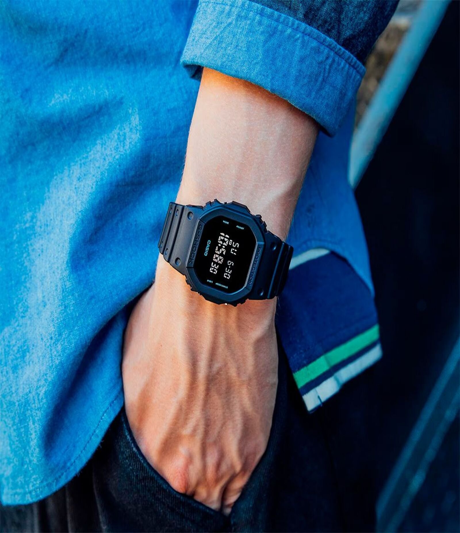 Relógio Digital Casio em Resina DW5600UBB1DR Preto 6
