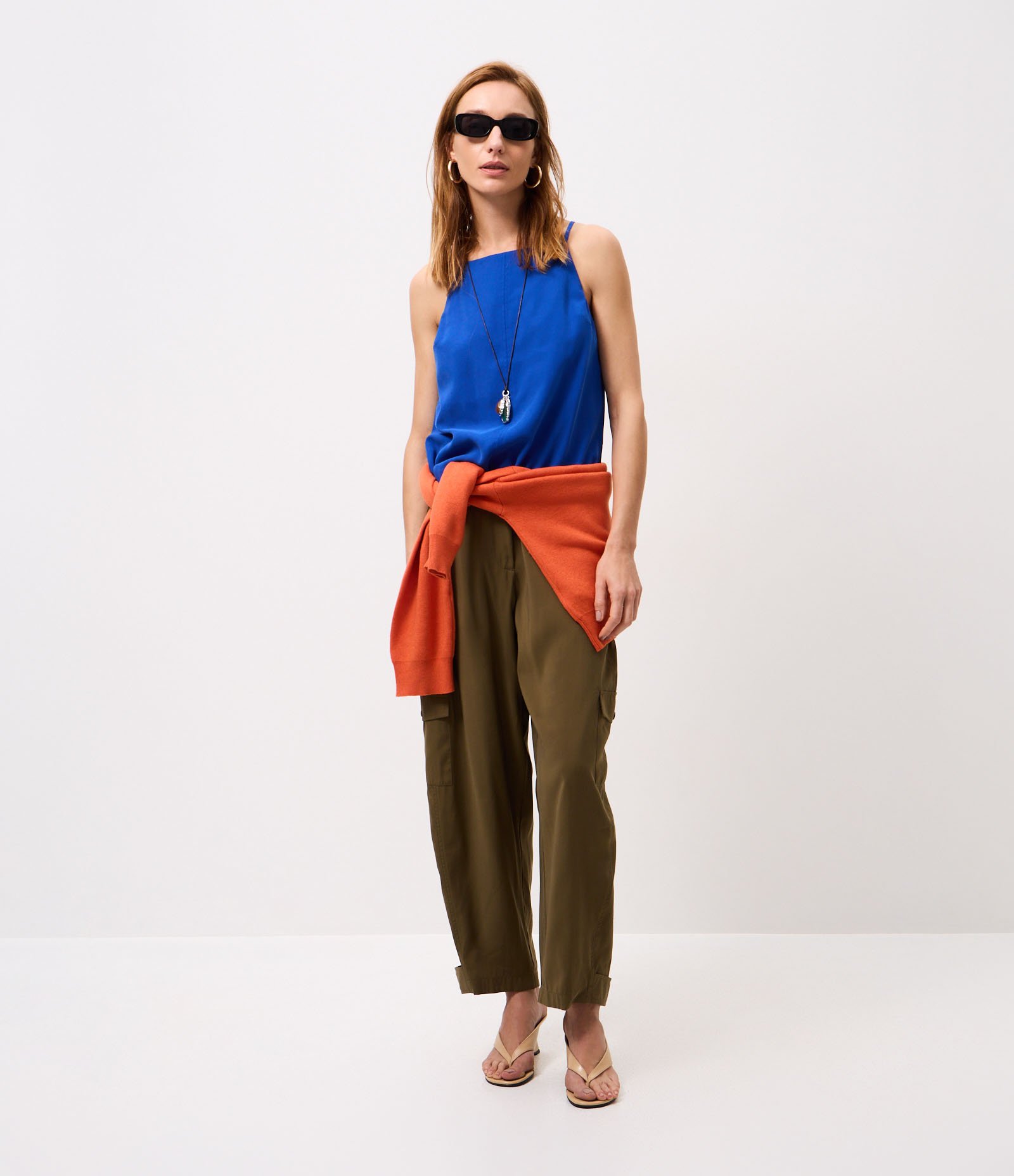 Blusa com Decote Halter Neck e Alças Finas Azul 2