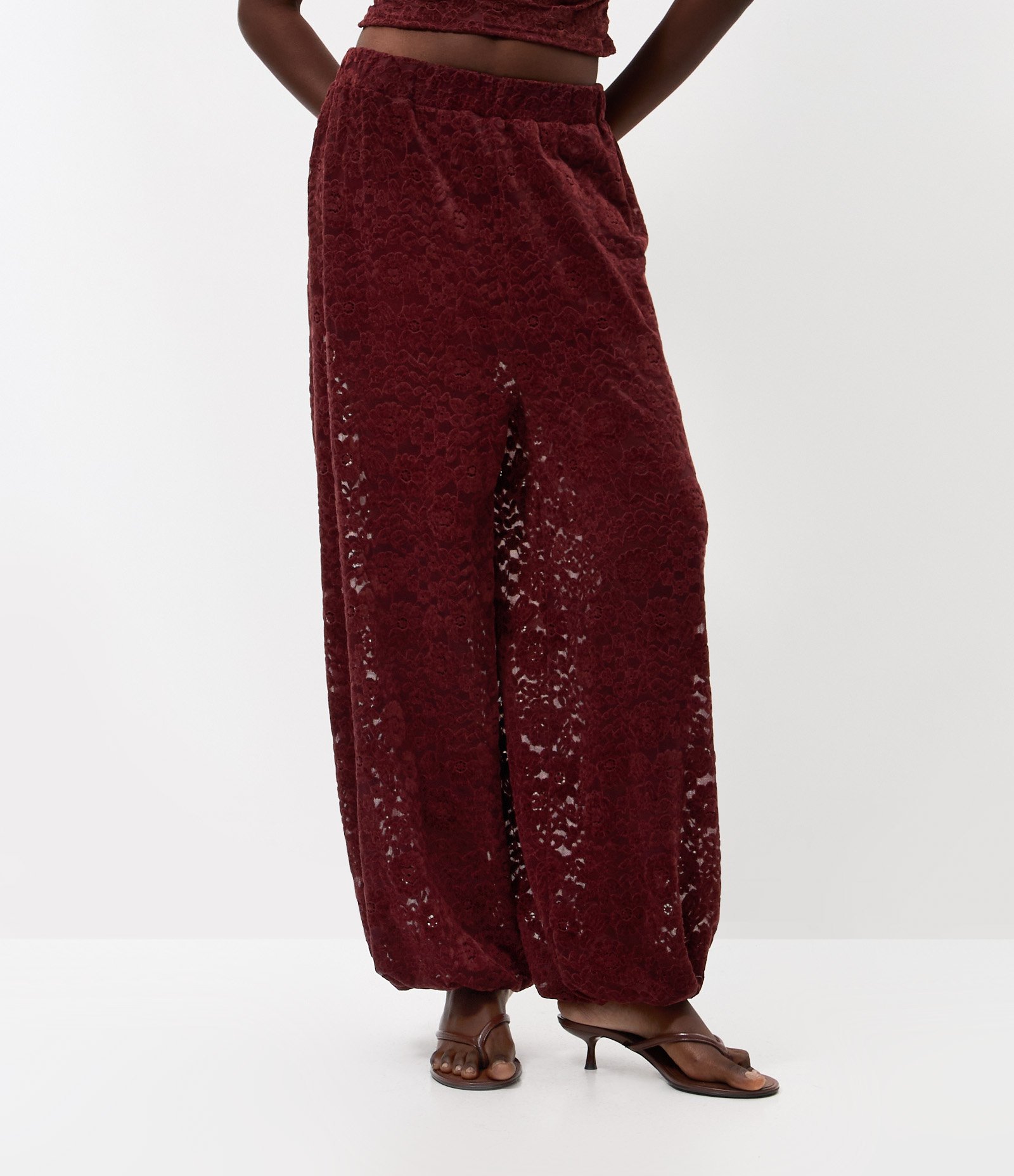 Calça Aladim em Renda com Barra Ajustada Vermelho 2