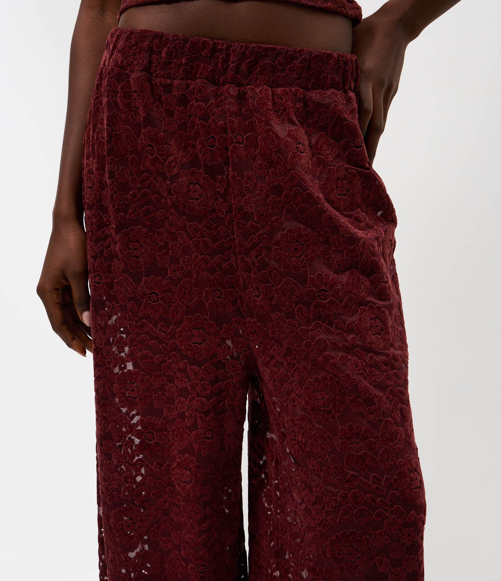 Calça Aladim em Renda com Barra Ajustada Vermelho 3