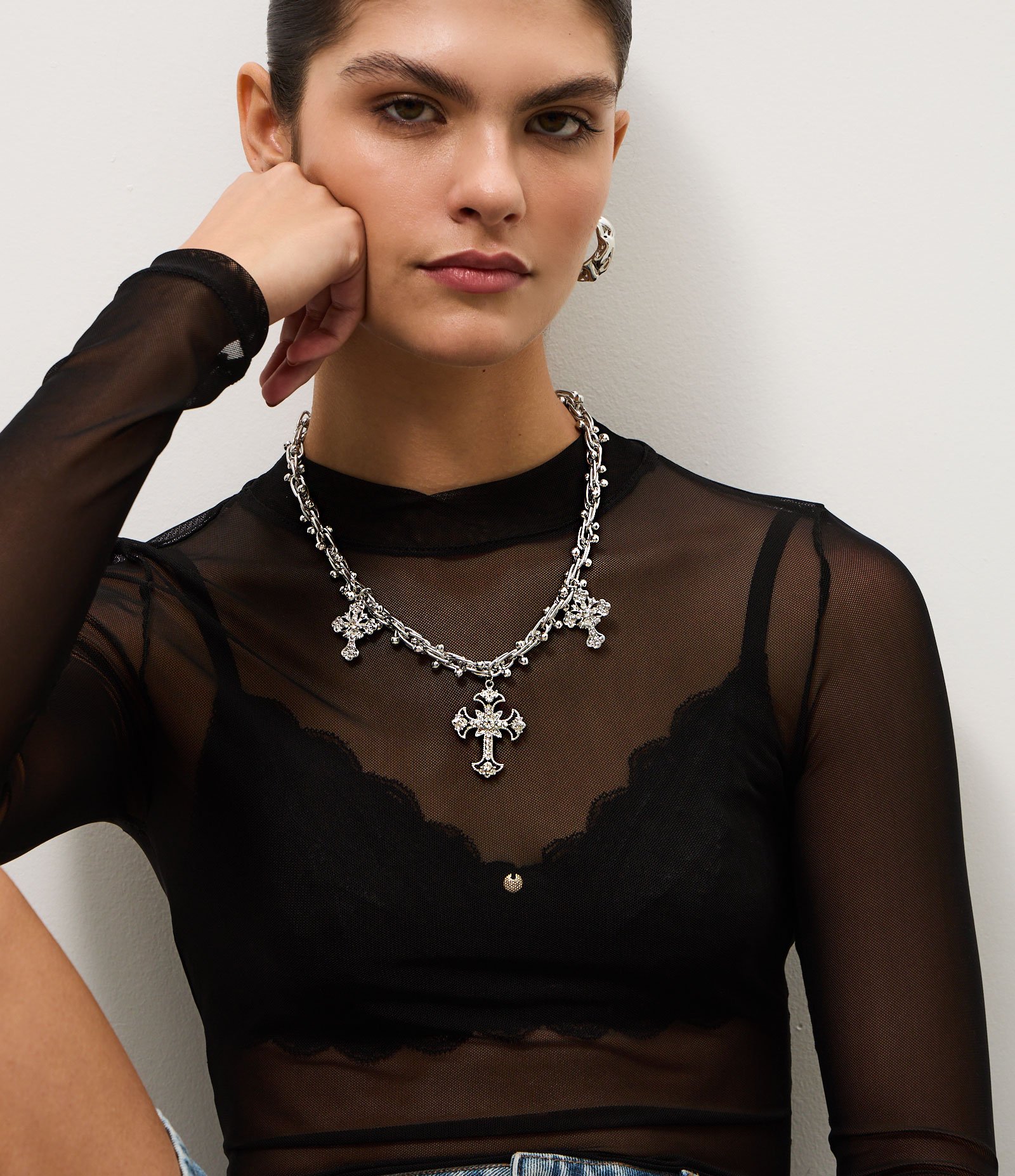 Conjunto de Colar Curto com Pingentes de Cruz e Brincos Argola Prata 1
