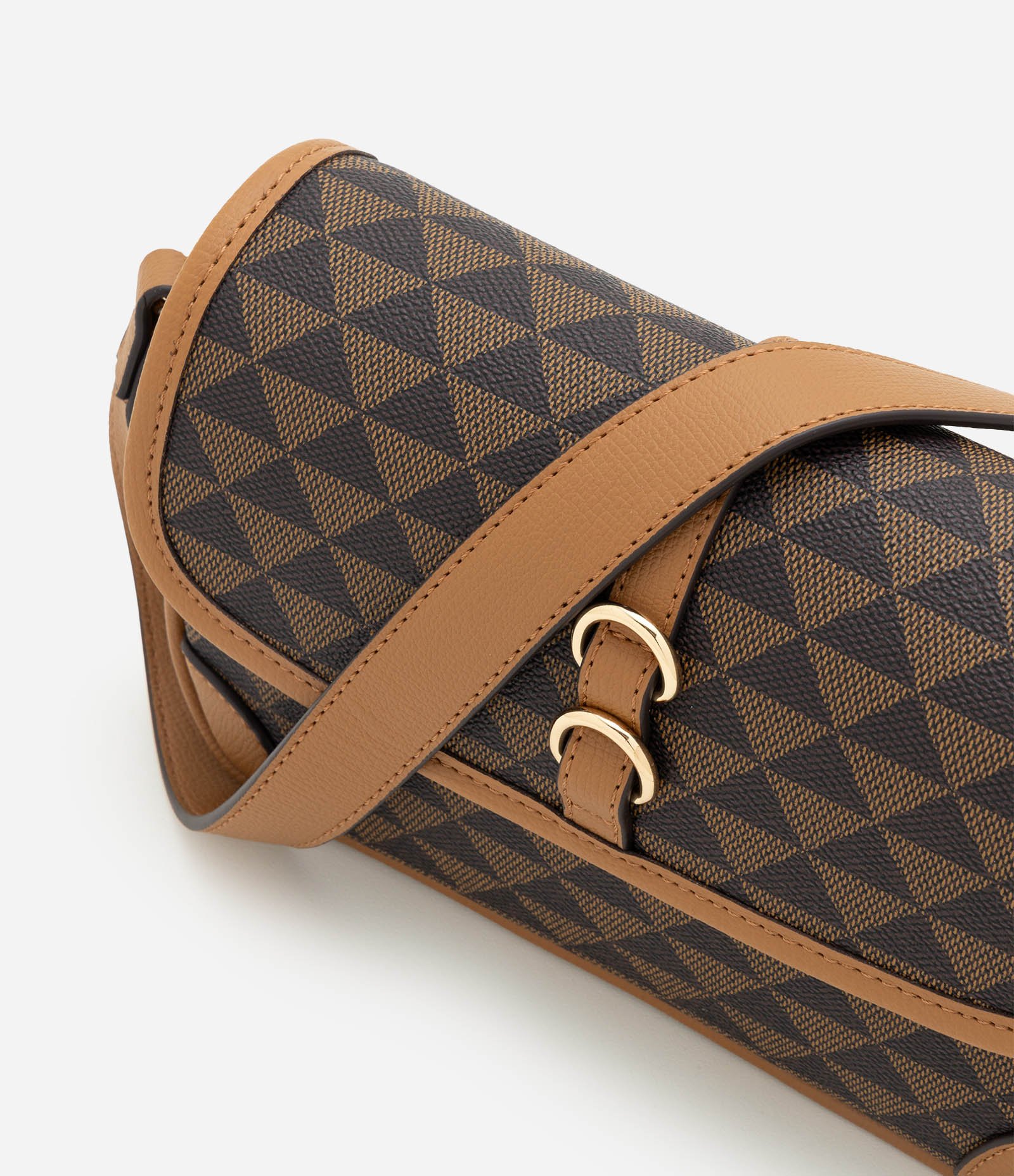 Bolsa Shoulder Média em PU com Estampa Triângulos Marrom 8