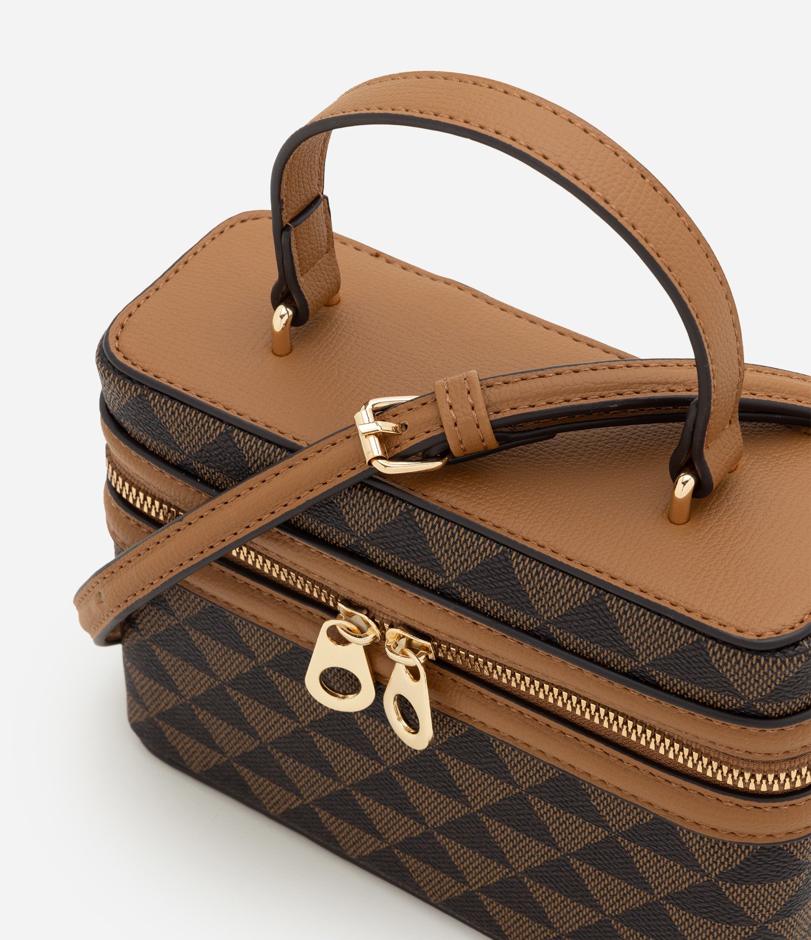 Bolsa Box Transversal em PU com Estampa Triângulos Marrom 6